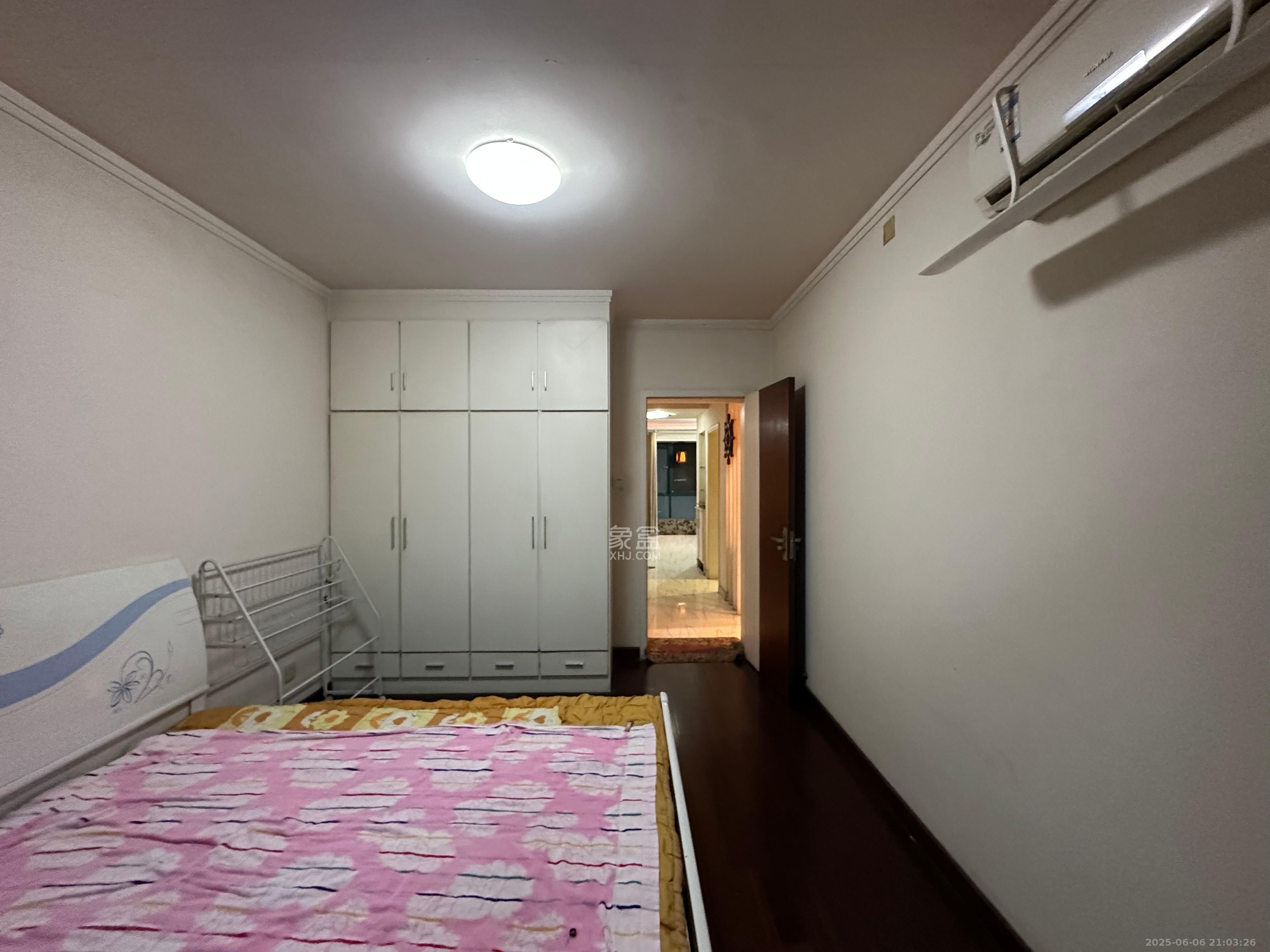 东方新城  2室2厅1卫   2500.00元/月室内图