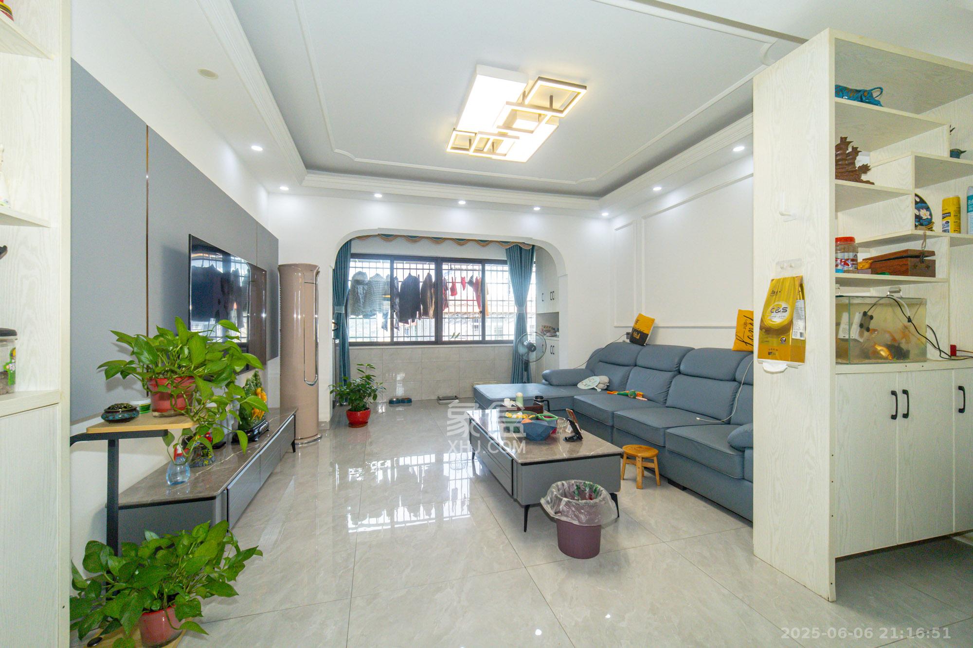 大众传媒教师公寓 2室2厅2卫 60.0万 大众传媒教师公寓 2室2厅2卫 60.0万客厅