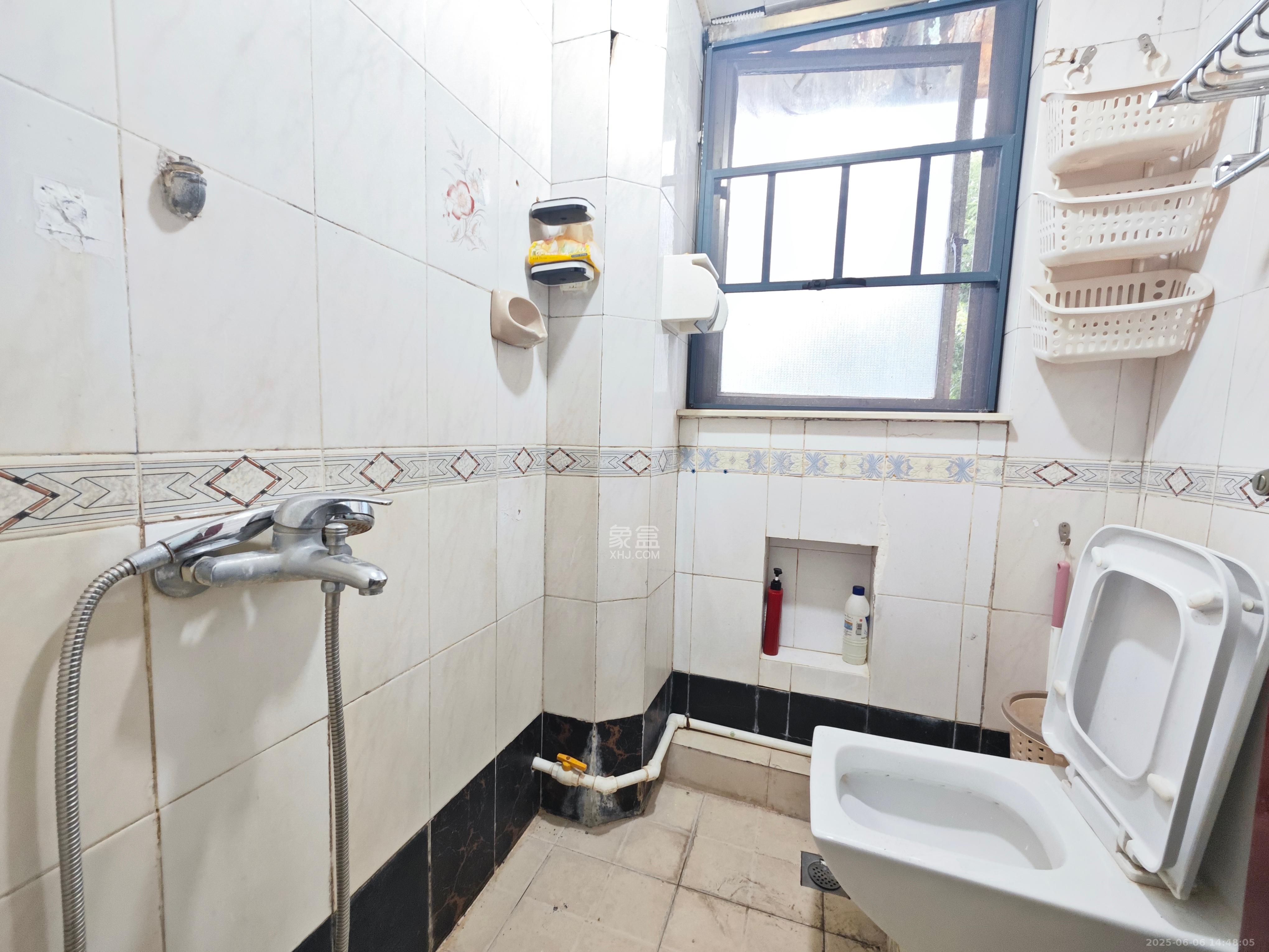 营盘东路、营盘西路散盘 2室1厅1卫 2300.0元/月 营盘东路、营盘西路散盘 2室1厅1卫 2300.0元/月室内图