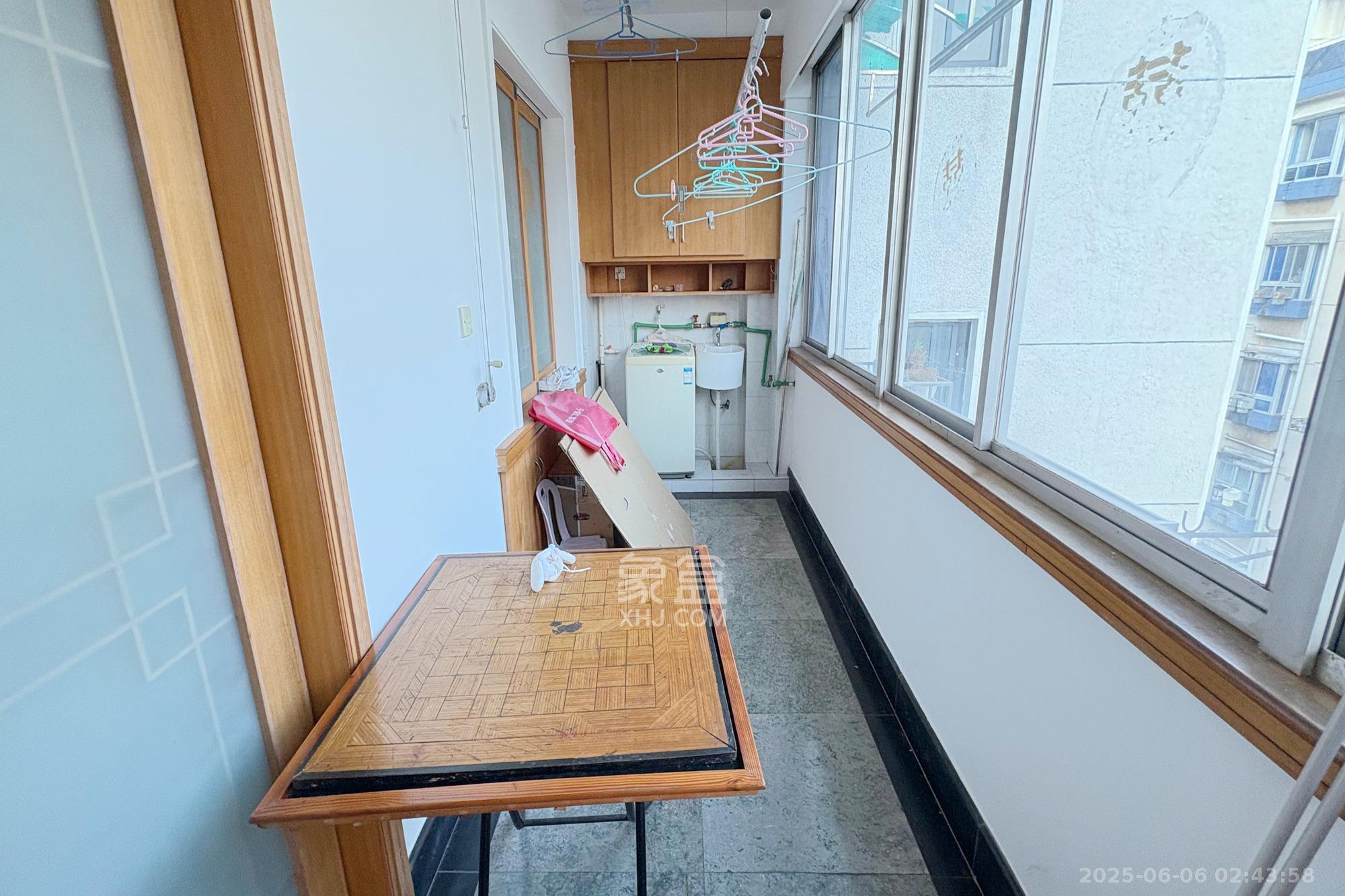 安全厅宿舍阳光小区(湘湖渔场阳光小区) 4室2厅2卫 125.0万 安全厅宿舍阳光小区(湘湖渔场阳光小区) 4室2厅2卫 125.0万阳台