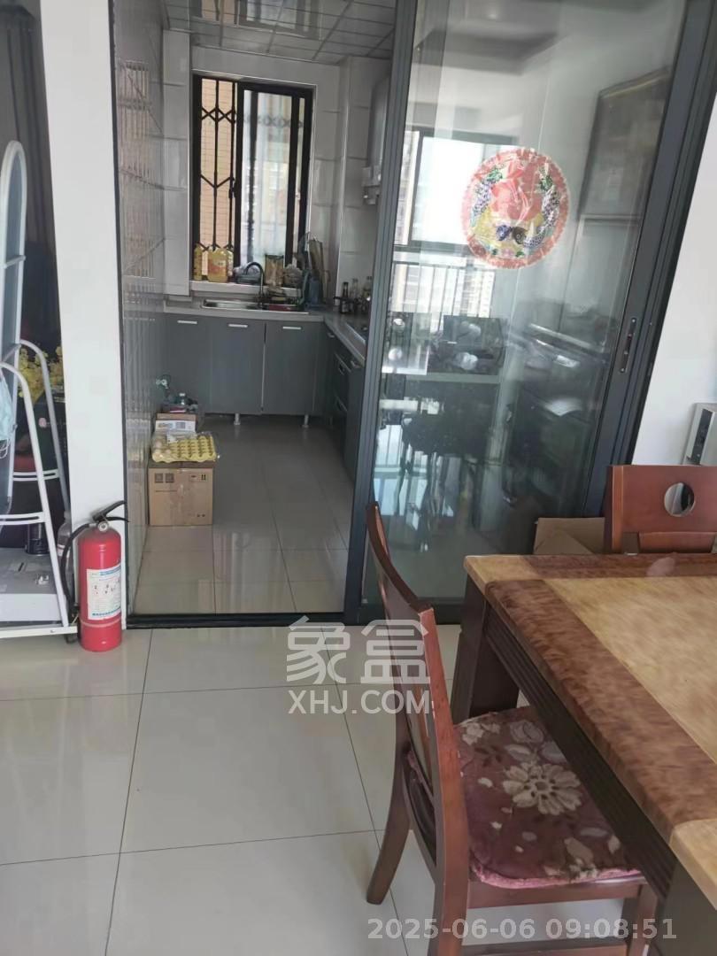 钰龙天下一期  3室2厅2卫   2800.00元/月室内图