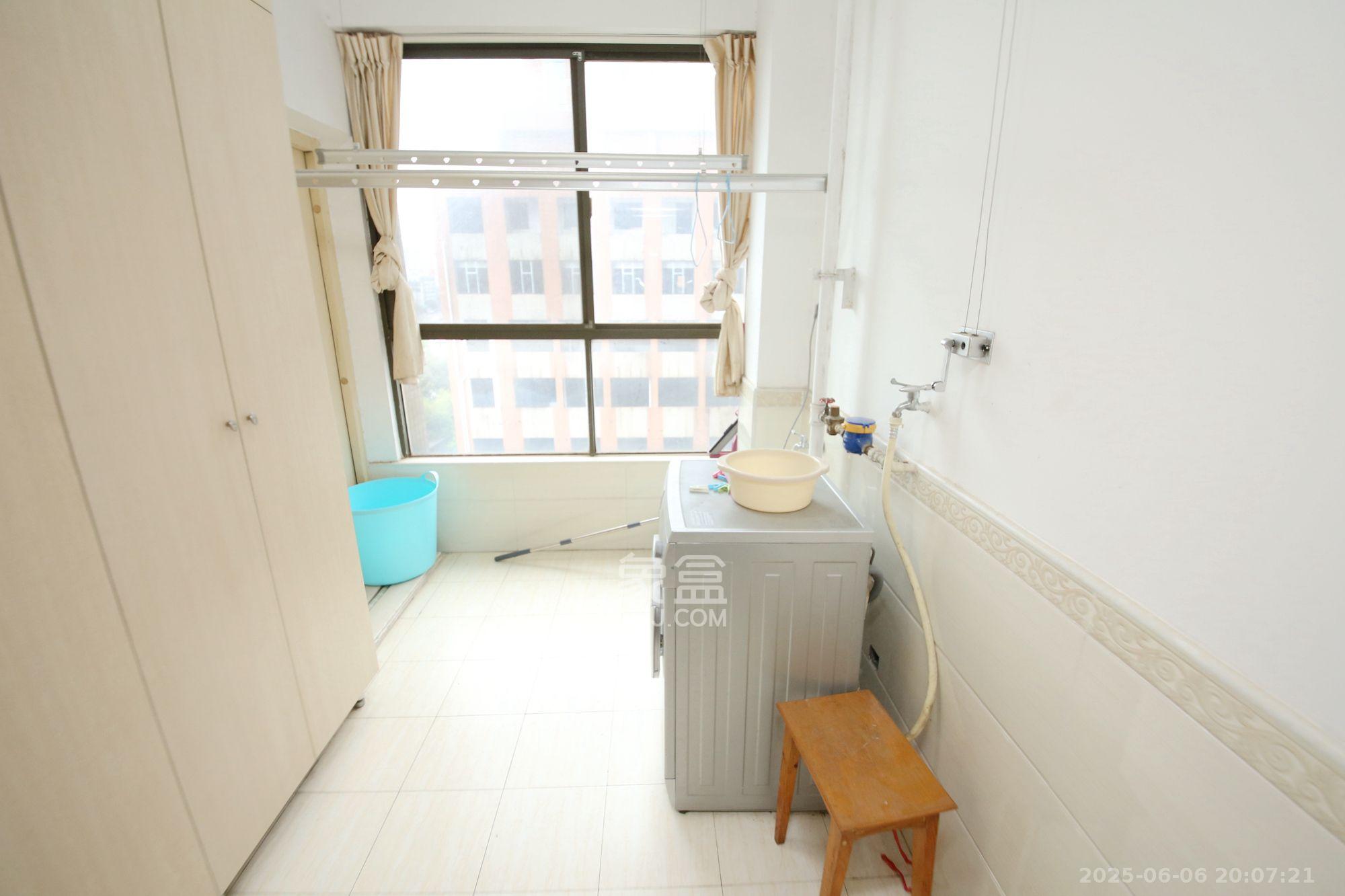 盛世美居荷园 3室2厅2卫 5000.0元/月 盛世美居荷园 3室2厅2卫 5000.0元/月室内图