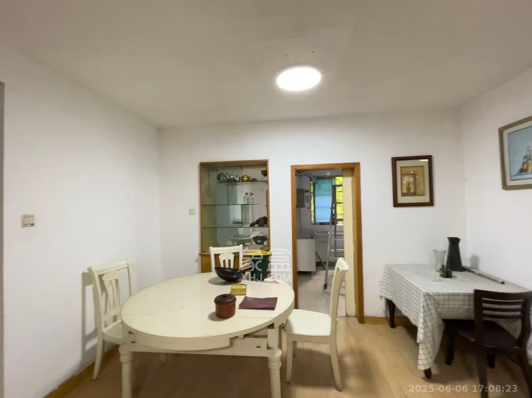 南明苑西区 3室2厅2卫 2200.0元/月 南明苑西区 3室2厅2卫 2200.0元/月室内图