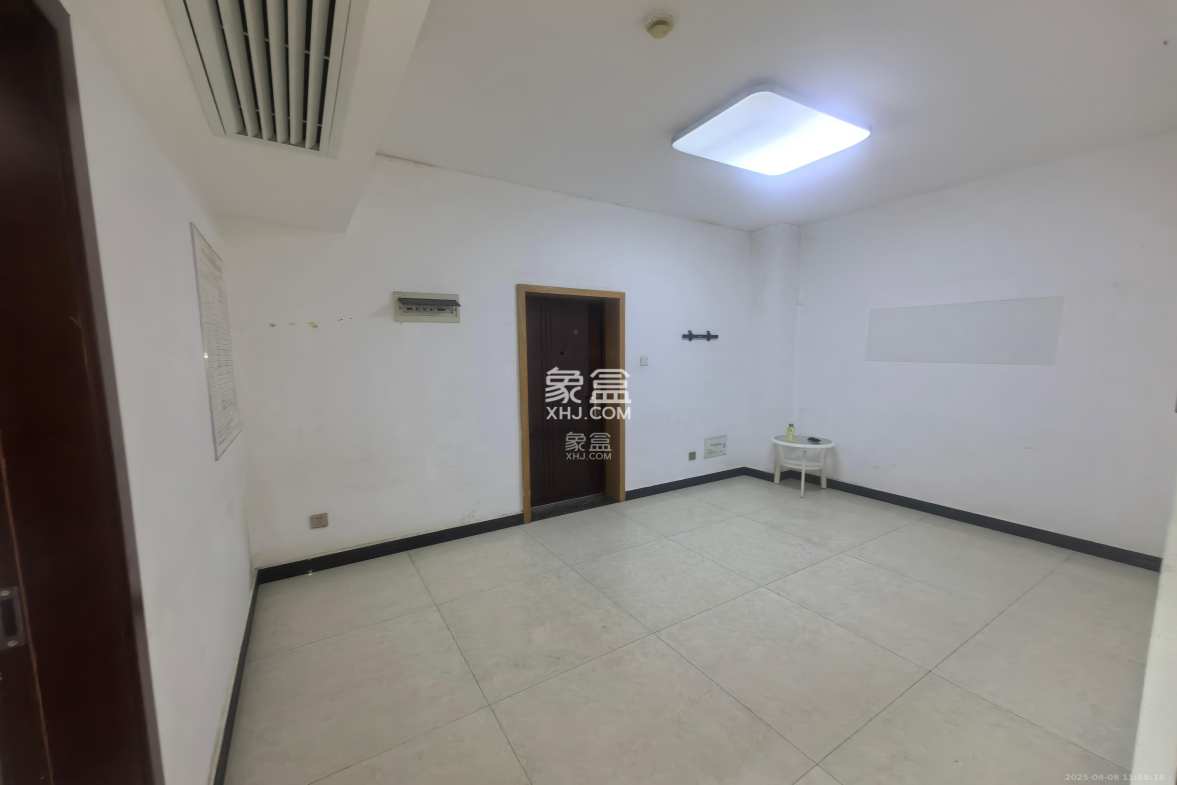 长房中庭国际(东郡华蓉广场) 1室1厅1卫 2200.0元/月 长房中庭国际(东郡华蓉广场) 1室1厅1卫 2200.0元/月室内图