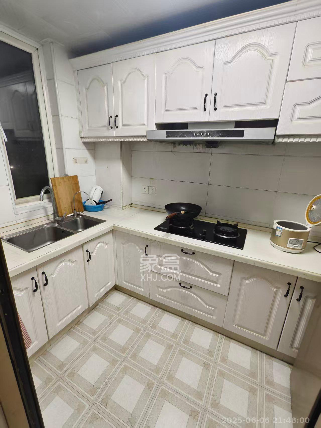 金地三千府(金地湖山樾、金地自在城)  3室2厅1卫    1800.0元/月 金地三千府(金地湖山樾、金地自在城)  3室2厅1卫    1800.0元/月室内图