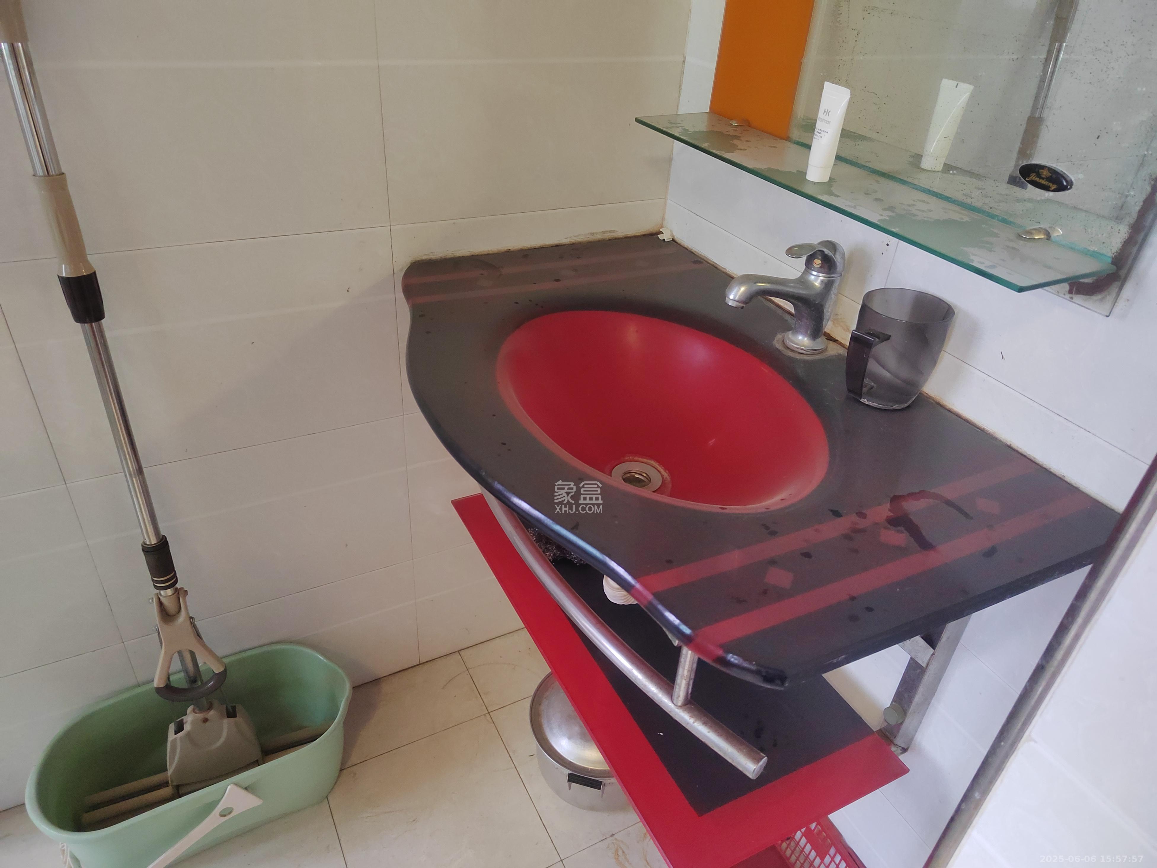 鄱阳小区  2室2厅1卫    1400.0元/月 鄱阳小区  2室2厅1卫    1400.0元/月室内图