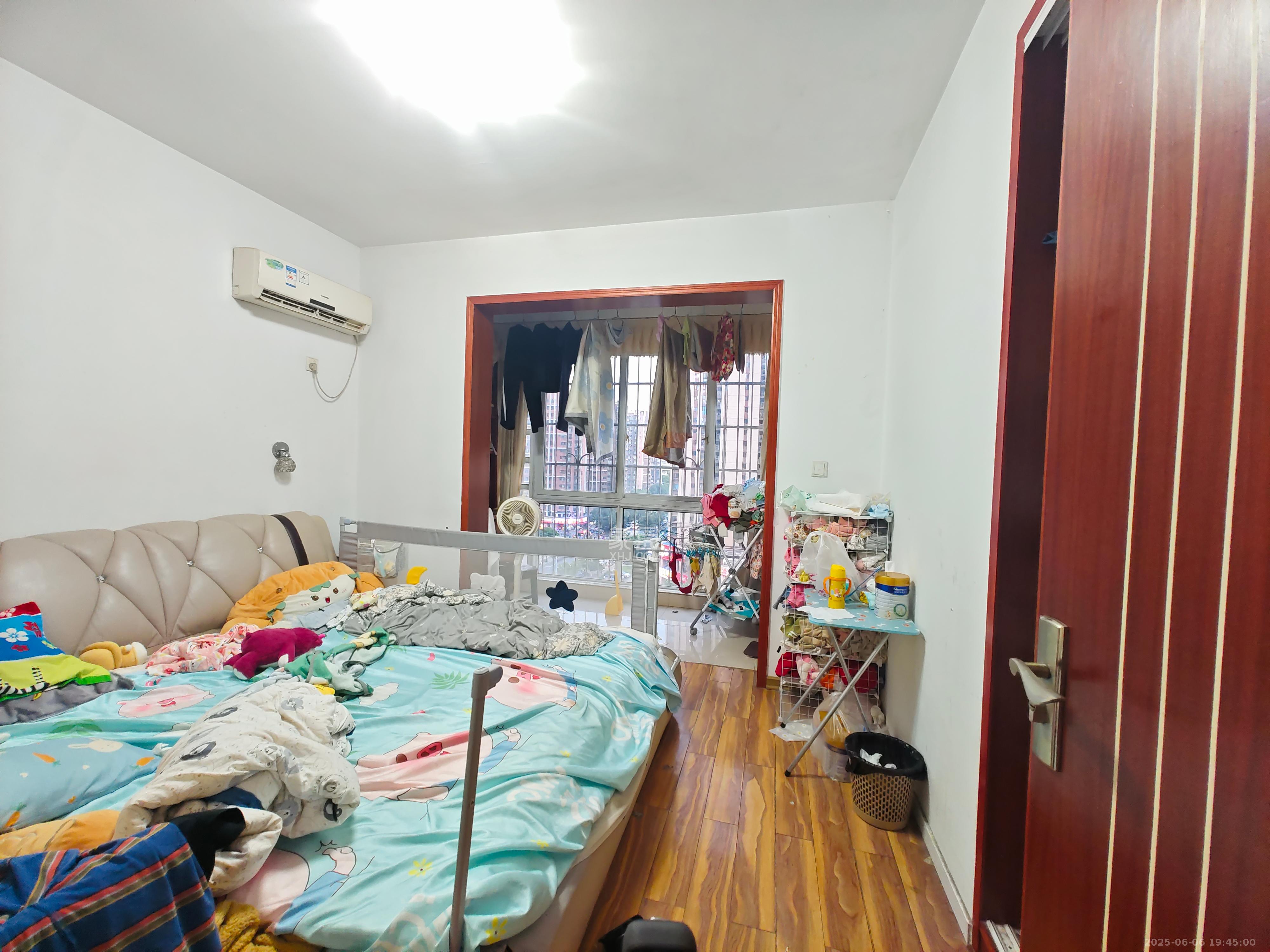 彩都公寓  3室2厅1卫   1800.00元/月室内图