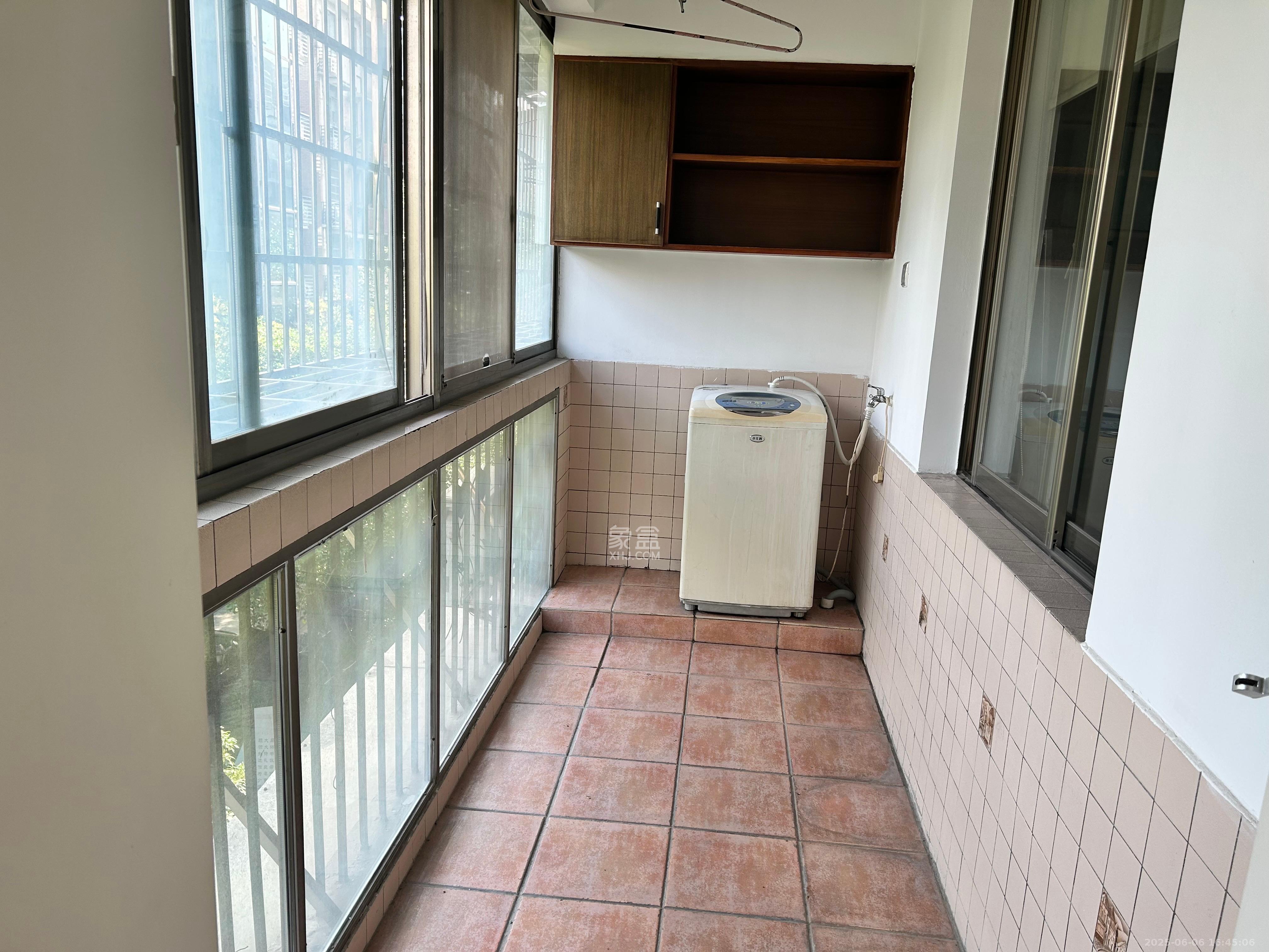 芙蓉公寓  3室2厅1卫   2500.00元/月室内图