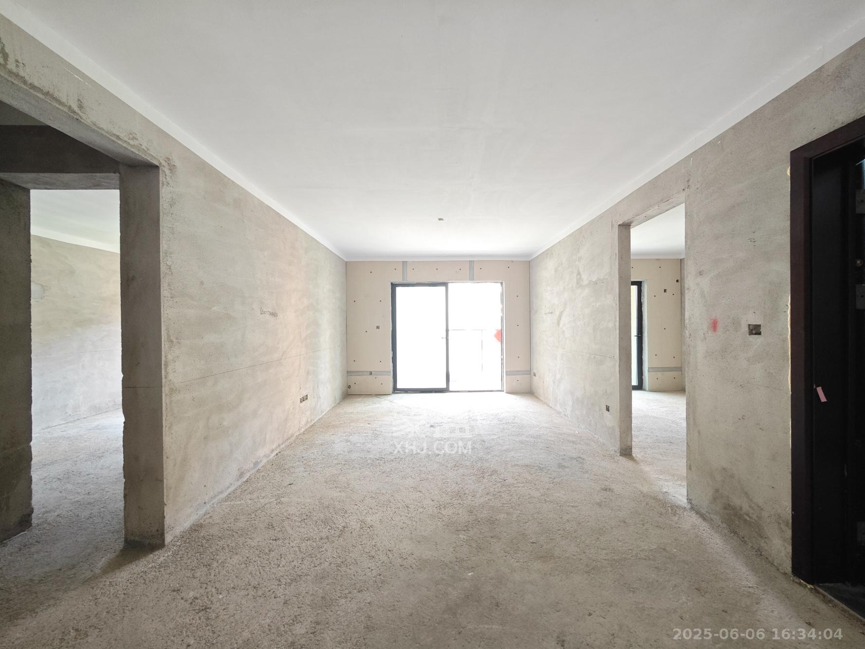 远洋红星天铂一期  4室2厅2卫    158.0万 远洋红星天铂一期  4室2厅2卫    158.0万客厅