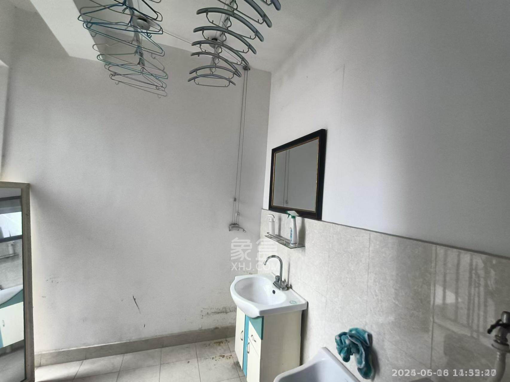 城市风景 2室2厅1卫 1800.0元/月 城市风景 2室2厅1卫 1800.0元/月室内图