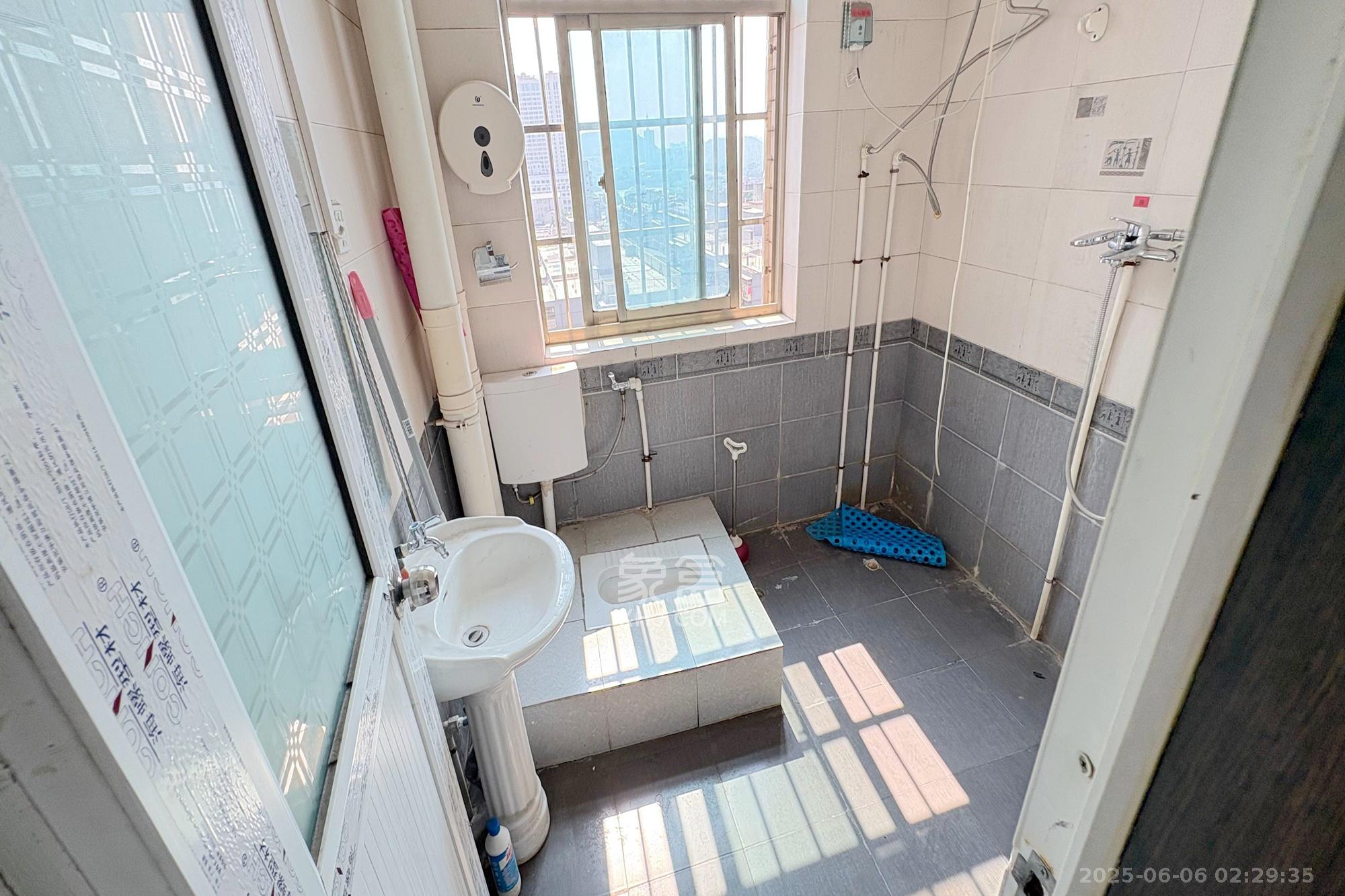 王府井公寓（福源公寓）  3室2厅1卫    200.0万卫生间