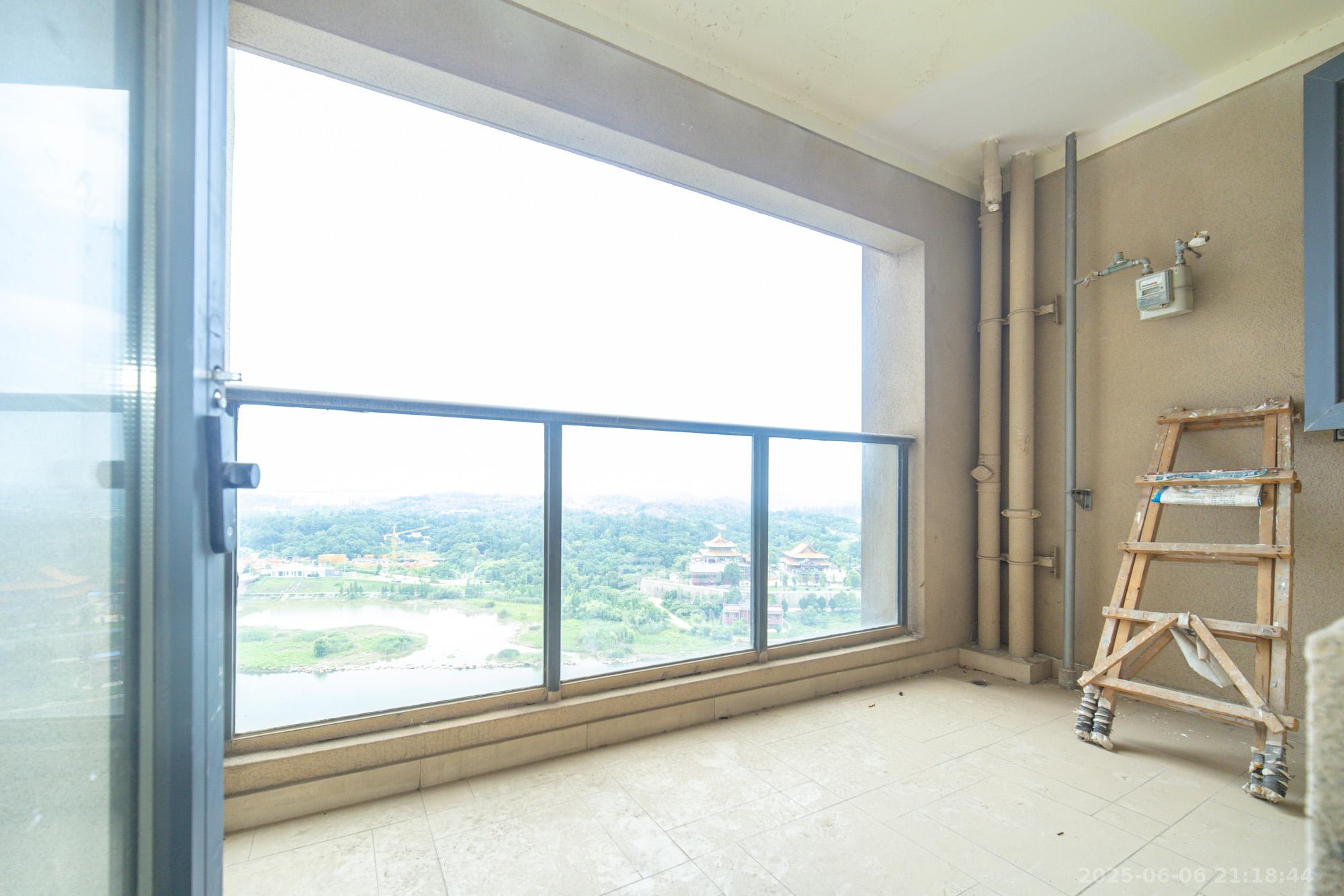 碧桂园威尼斯城 4室2厅2卫 149.88万 碧桂园威尼斯城 4室2厅2卫 149.88万阳台