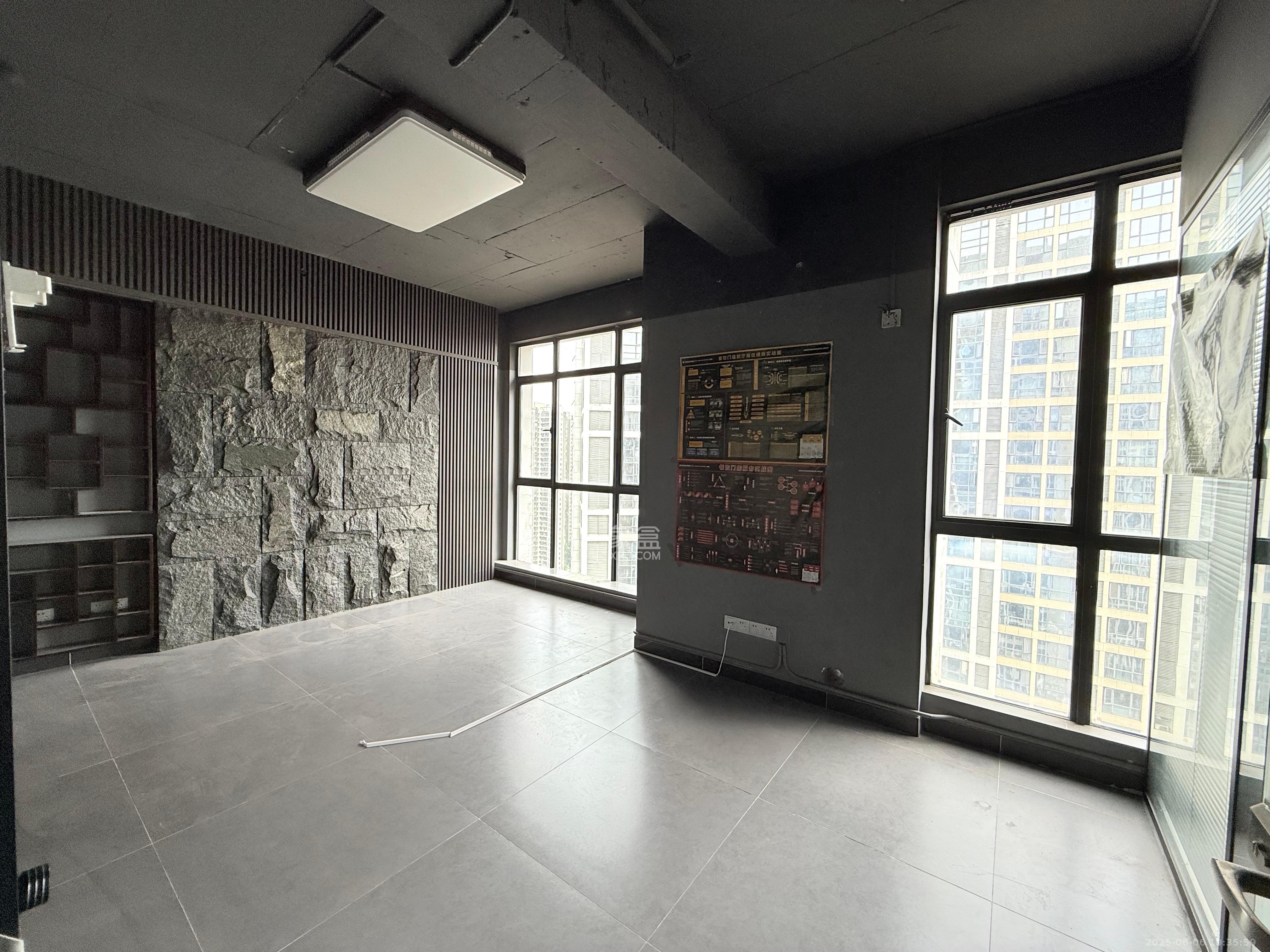 融科东南海 3室2厅1卫 3400.0元/月 融科东南海 3室2厅1卫 3400.0元/月室内图