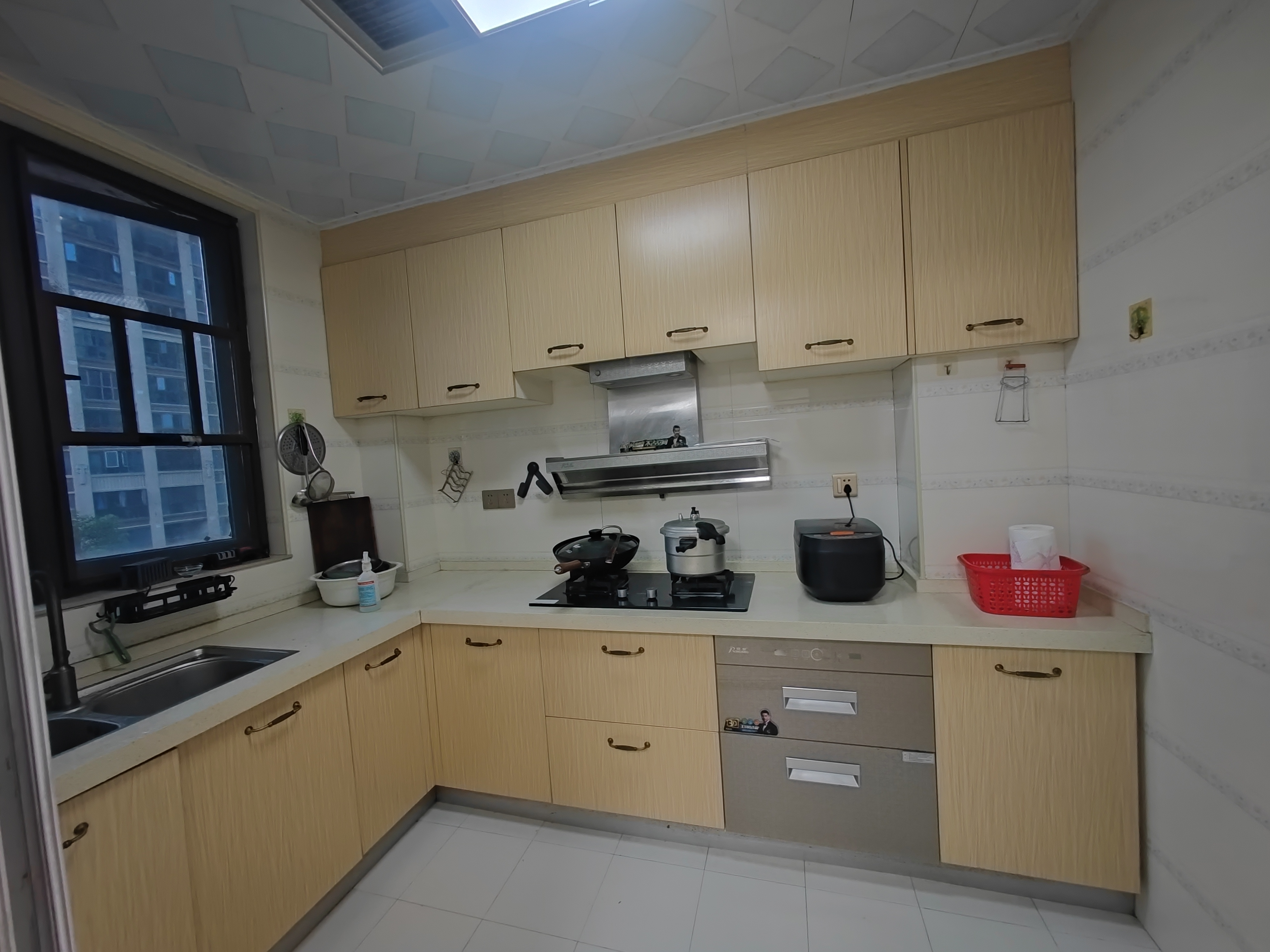 悦江山 4室2厅2卫 85.0万 悦江山 4室2厅2卫 85.0万客厅