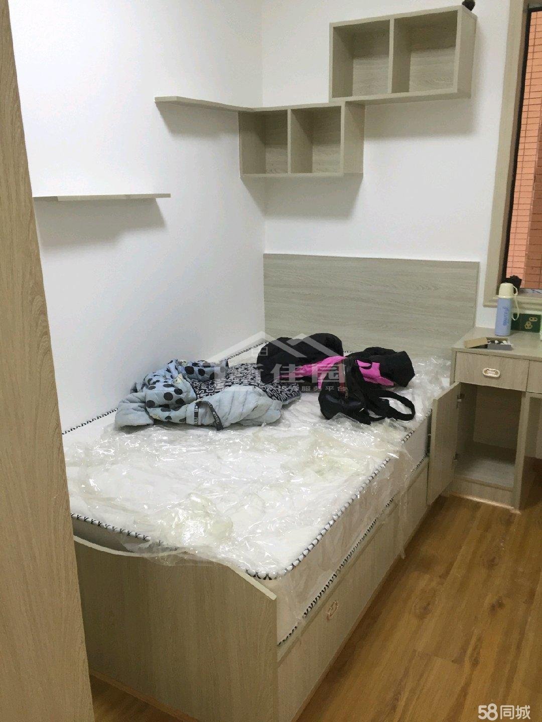 高盛澧园三期  2室2厅1卫   65.00万客厅