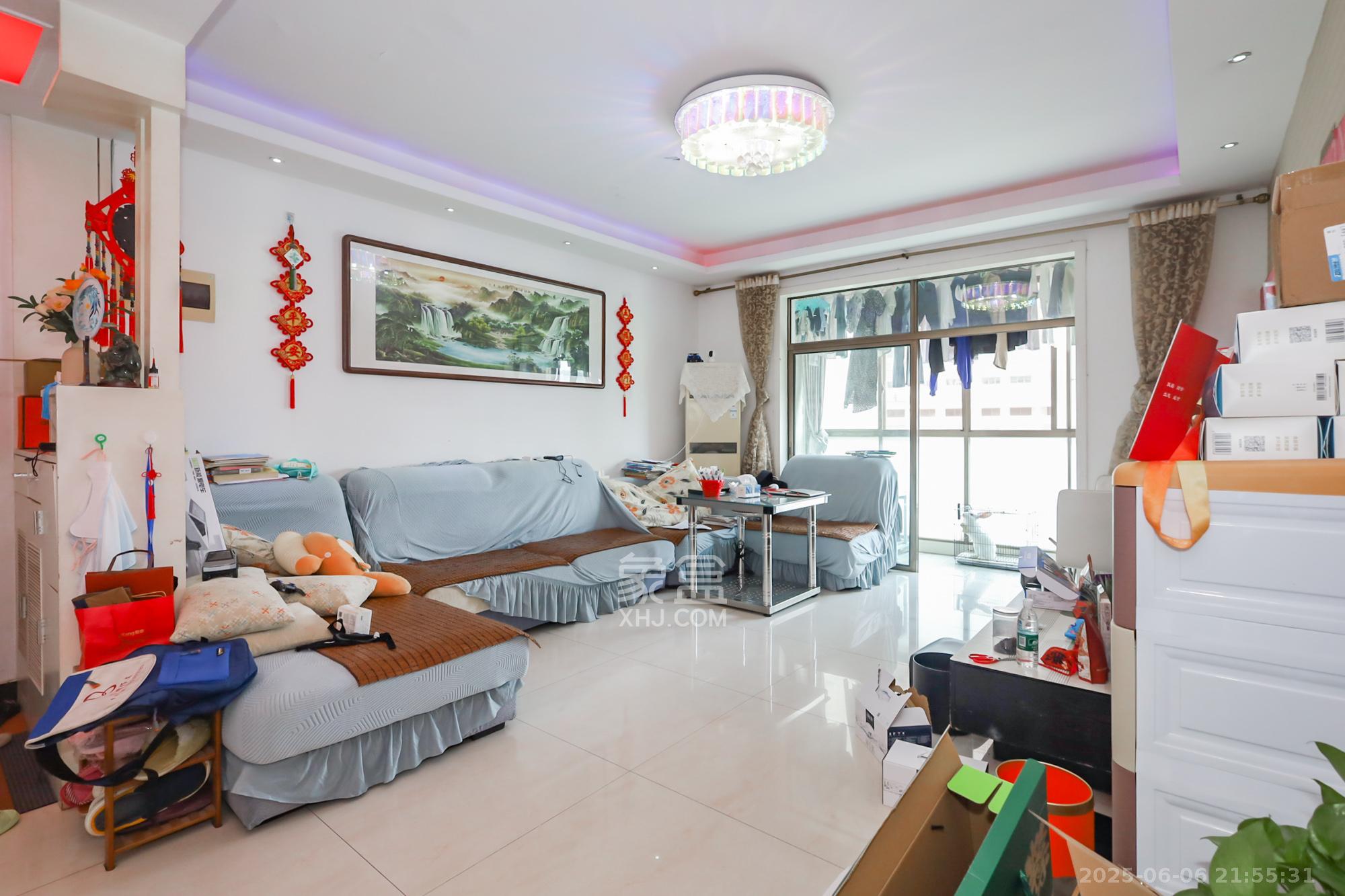 西岸润泽府 3室2厅2卫 125.0万 西岸润泽府 3室2厅2卫 125.0万客厅