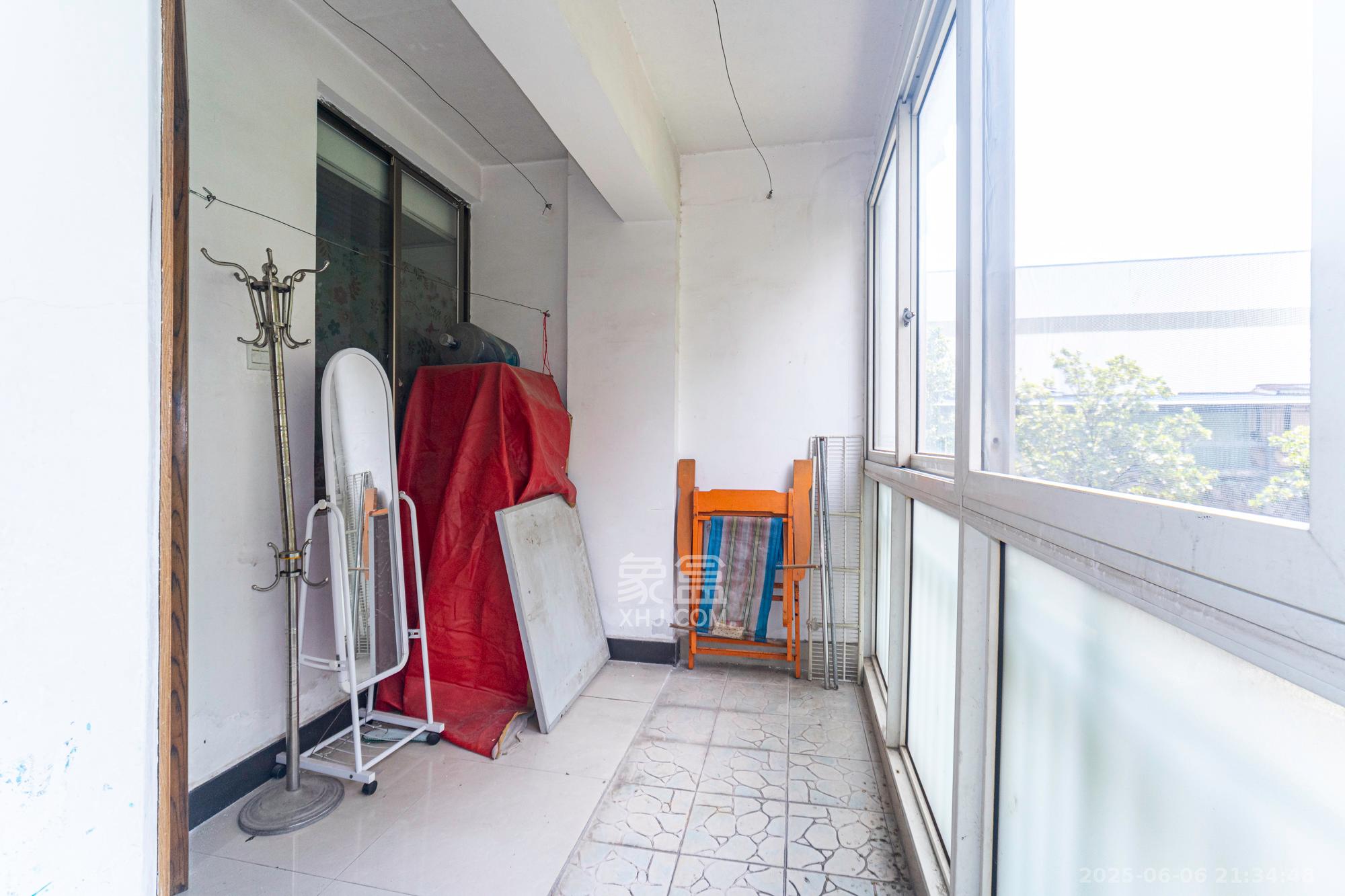 阳光丽景  3室2厅1卫    69.8万 阳光丽景  3室2厅1卫    69.8万阳台