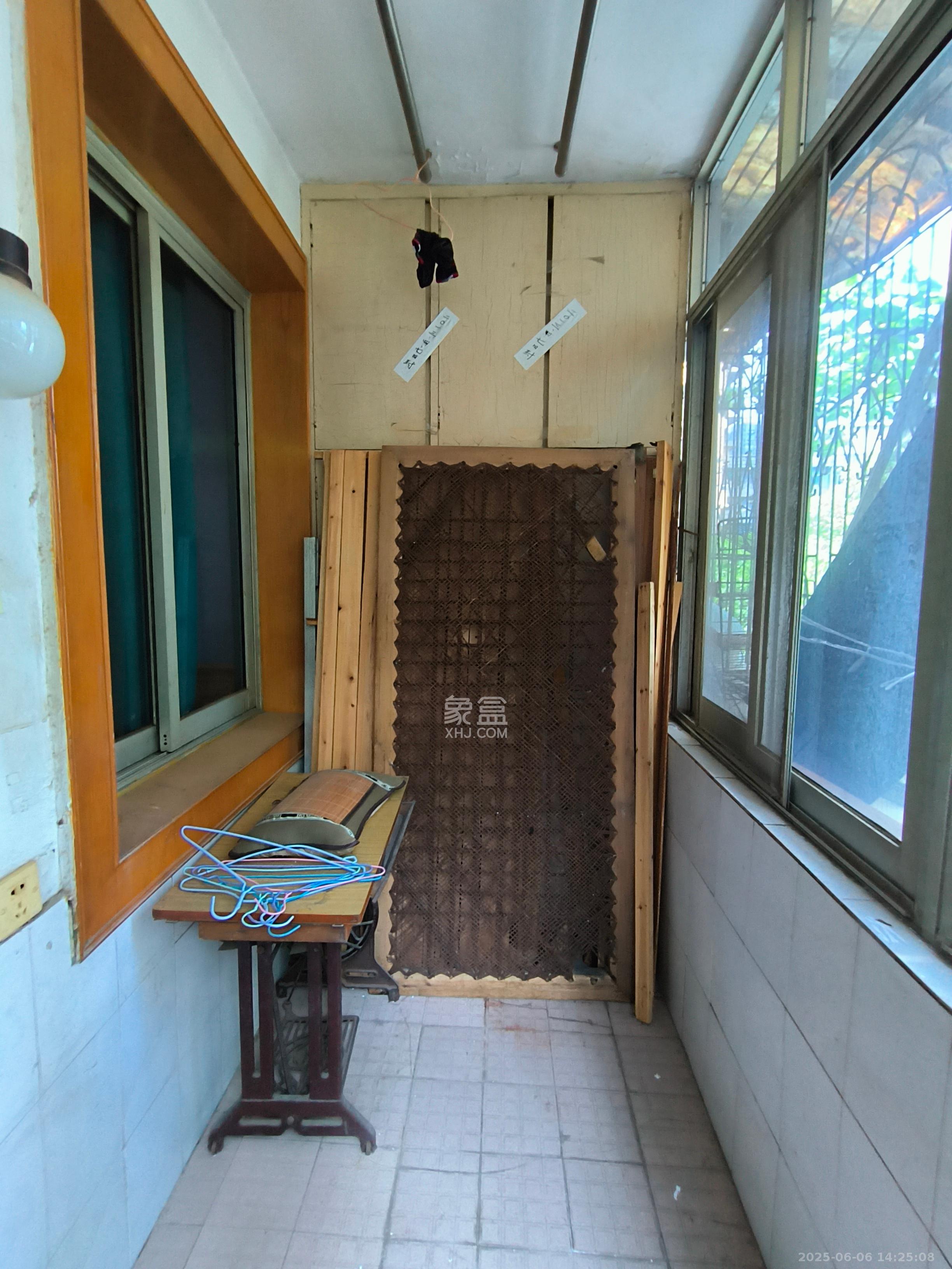 桐荫里社区 4室1厅2卫 2300.0元/月 桐荫里社区 4室1厅2卫 2300.0元/月室内图