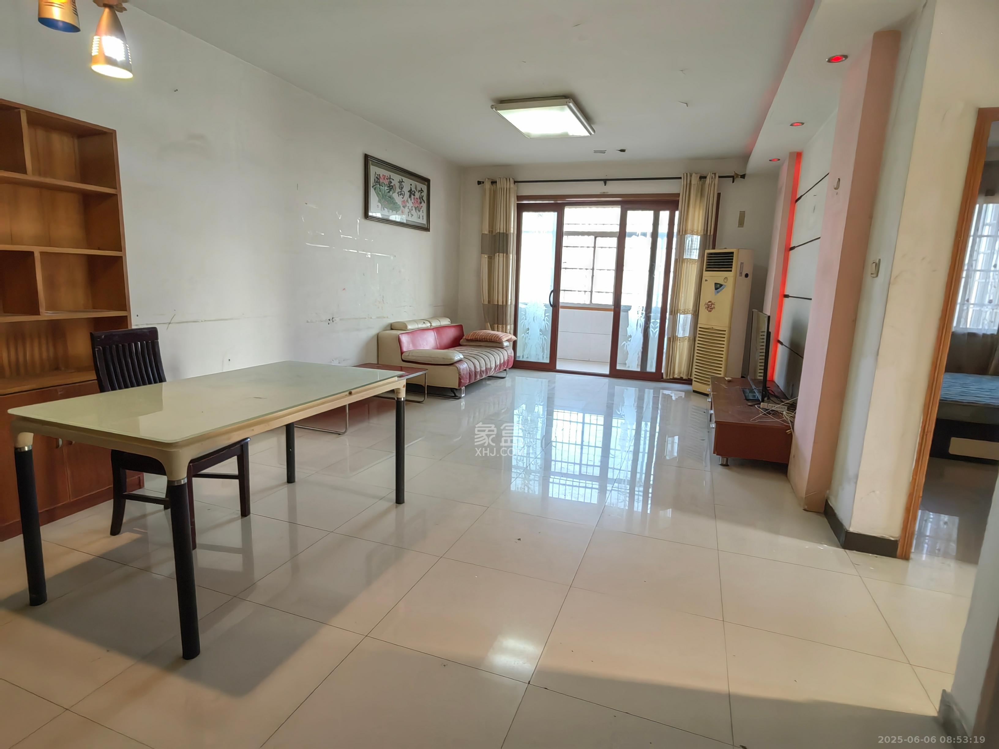 雄踞都市东家 3室2厅2卫 2200.0元/月 雄踞都市东家 3室2厅2卫 2200.0元/月室内图