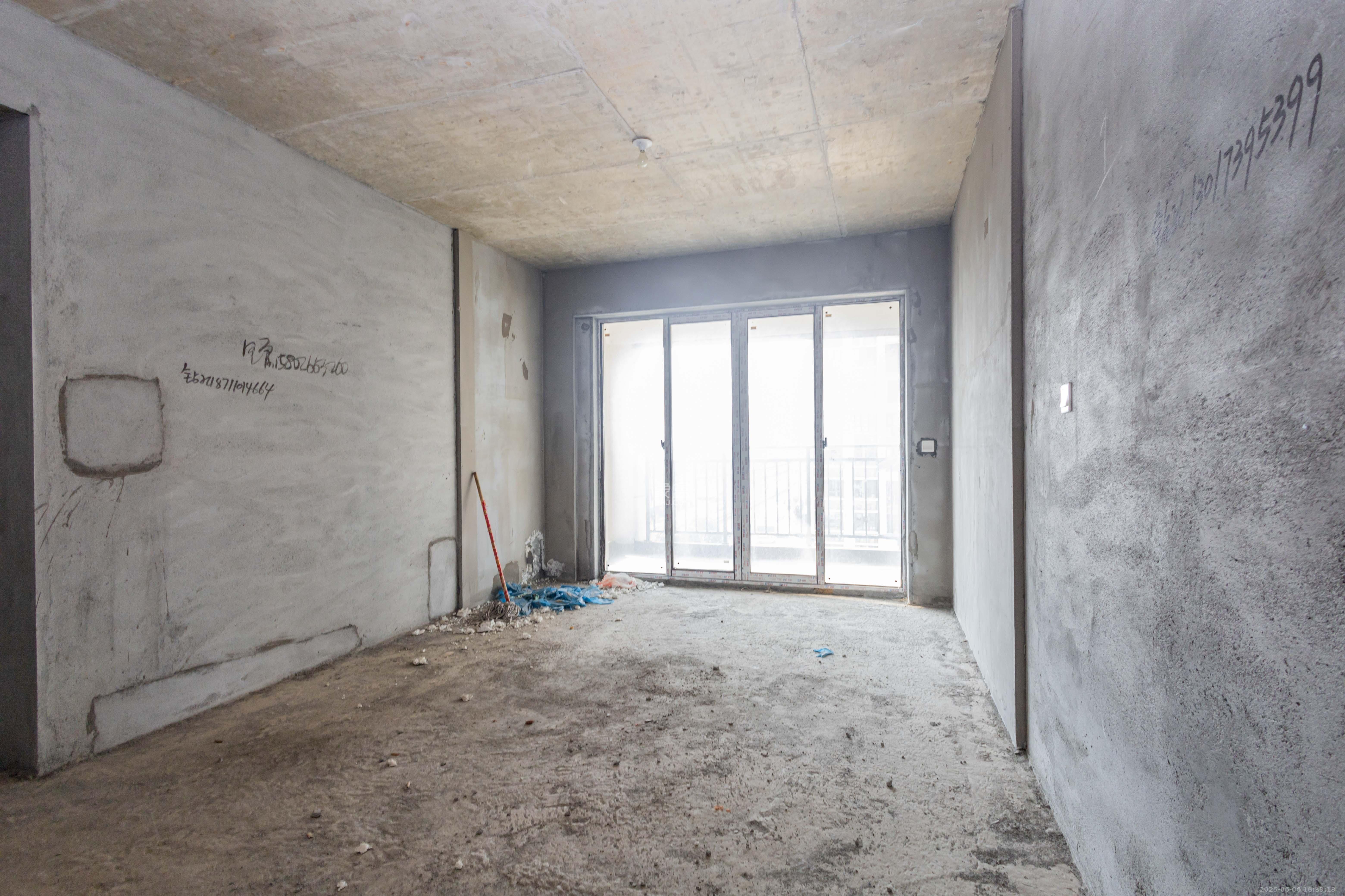 财汇新天地(财汇商务广场) 1室0厅0卫 61.8万 财汇新天地(财汇商务广场) 1室0厅0卫 61.8万客厅