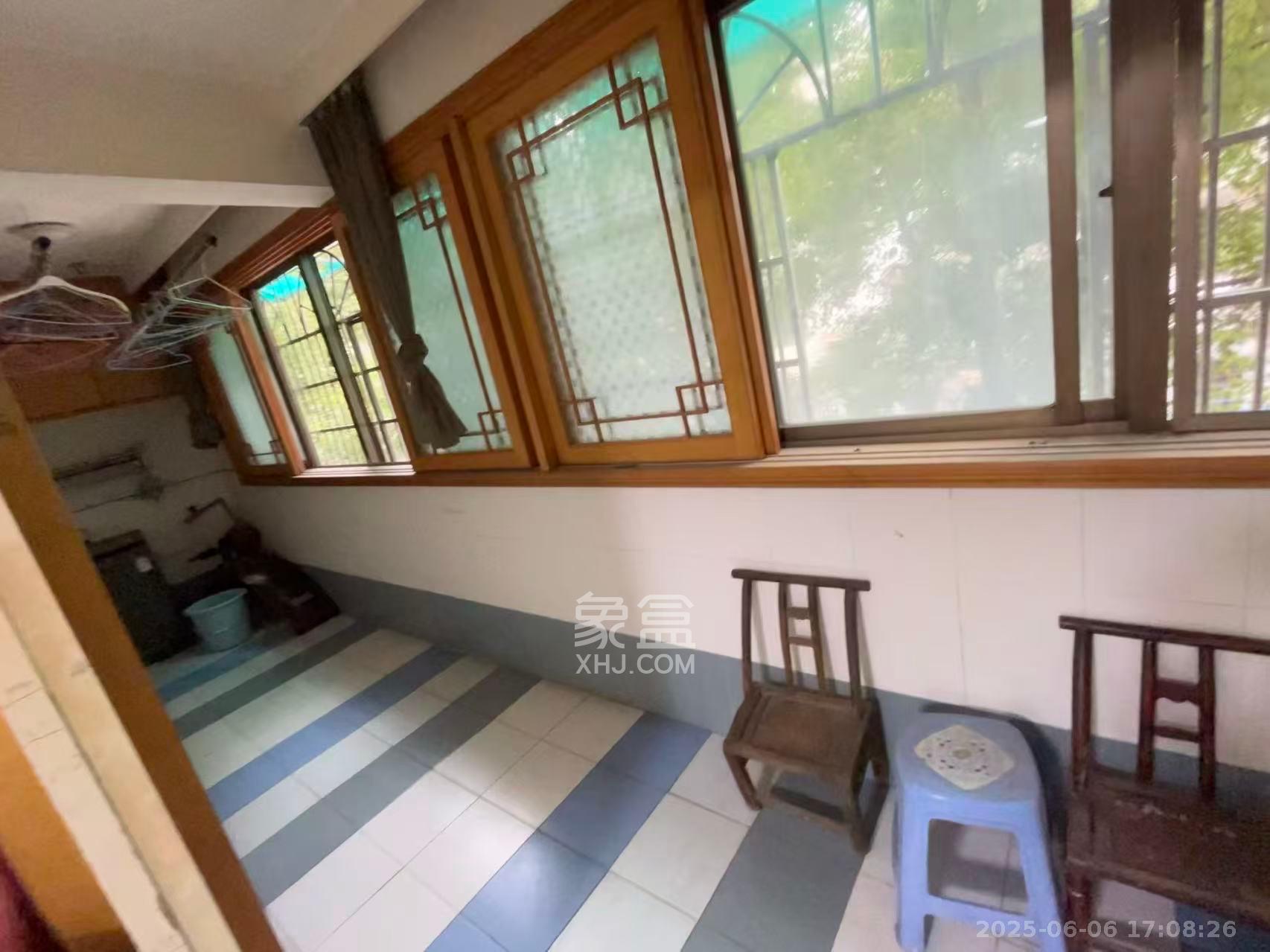 南明苑西区 3室2厅2卫 2200.0元/月 南明苑西区 3室2厅2卫 2200.0元/月室内图