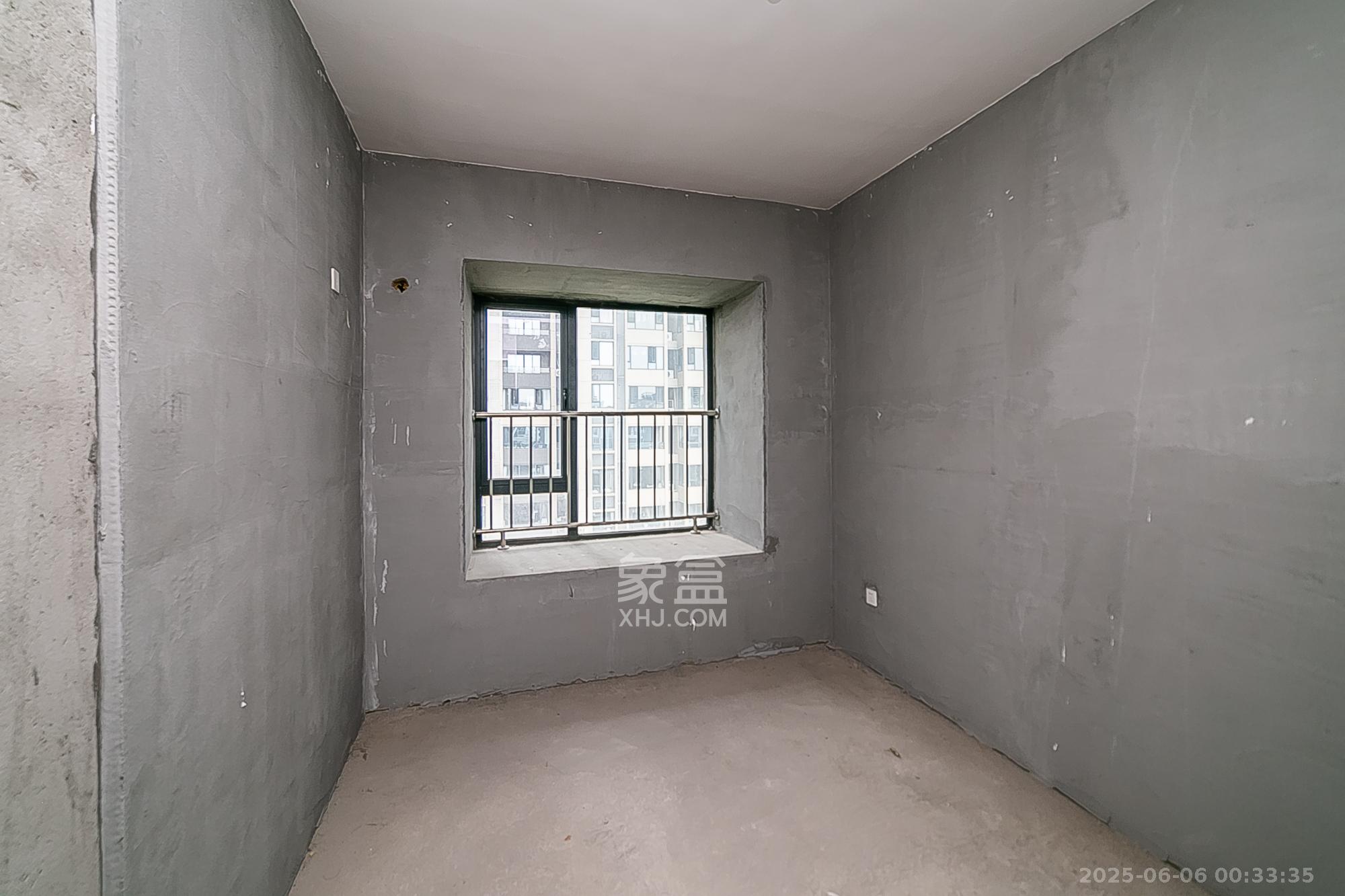 天鸿天府(天鸿中央大院) 4室2厅3卫 175.0万 天鸿天府(天鸿中央大院) 4室2厅3卫 175.0万卧室