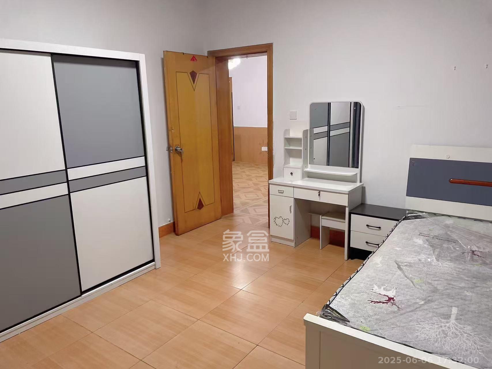 洞井商贸城 3室1厅2卫 1700.0元/月 洞井商贸城 3室1厅2卫 1700.0元/月室内图