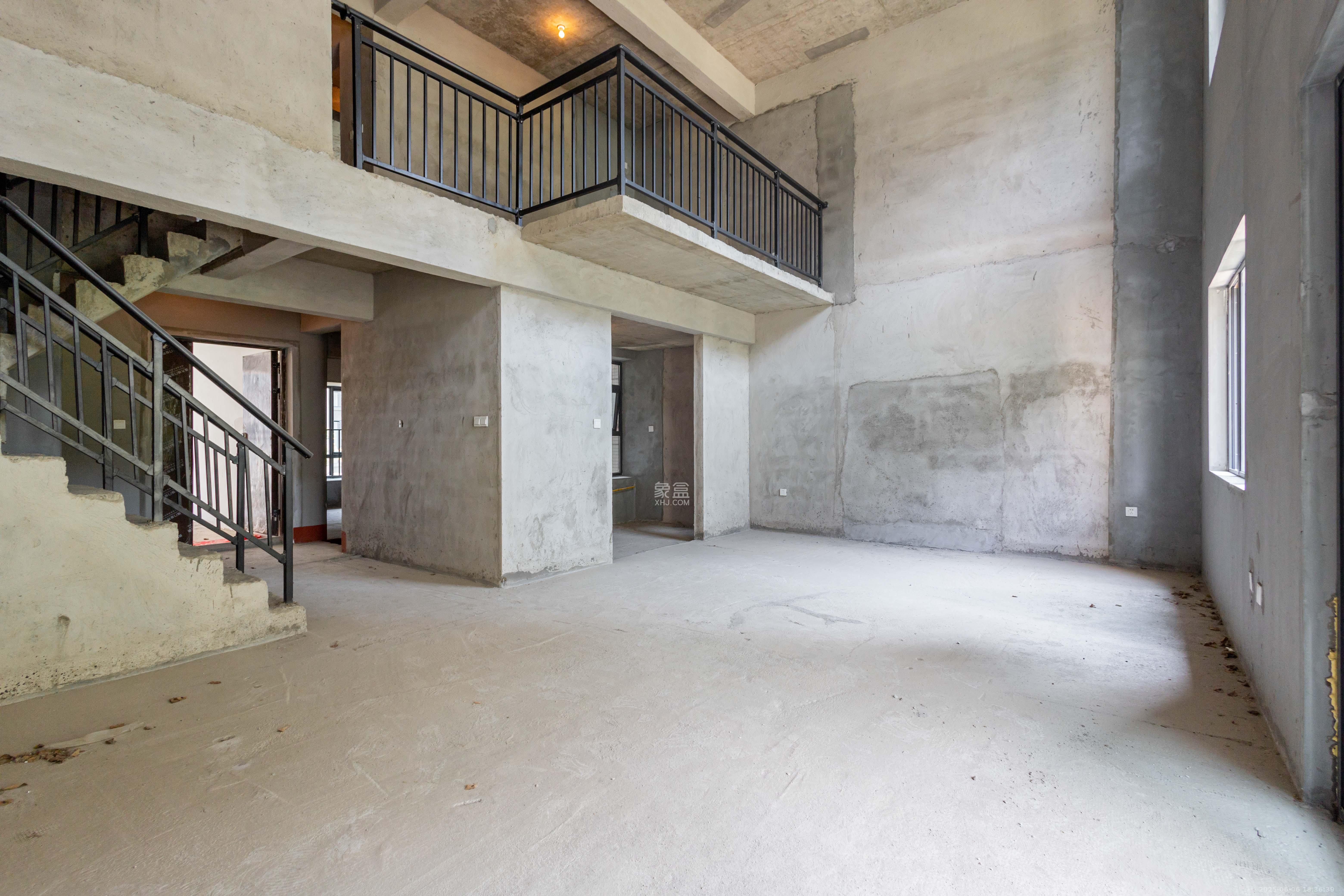 敏捷珑玥府 5室2厅2卫 140.0万 敏捷珑玥府 5室2厅2卫 140.0万客厅