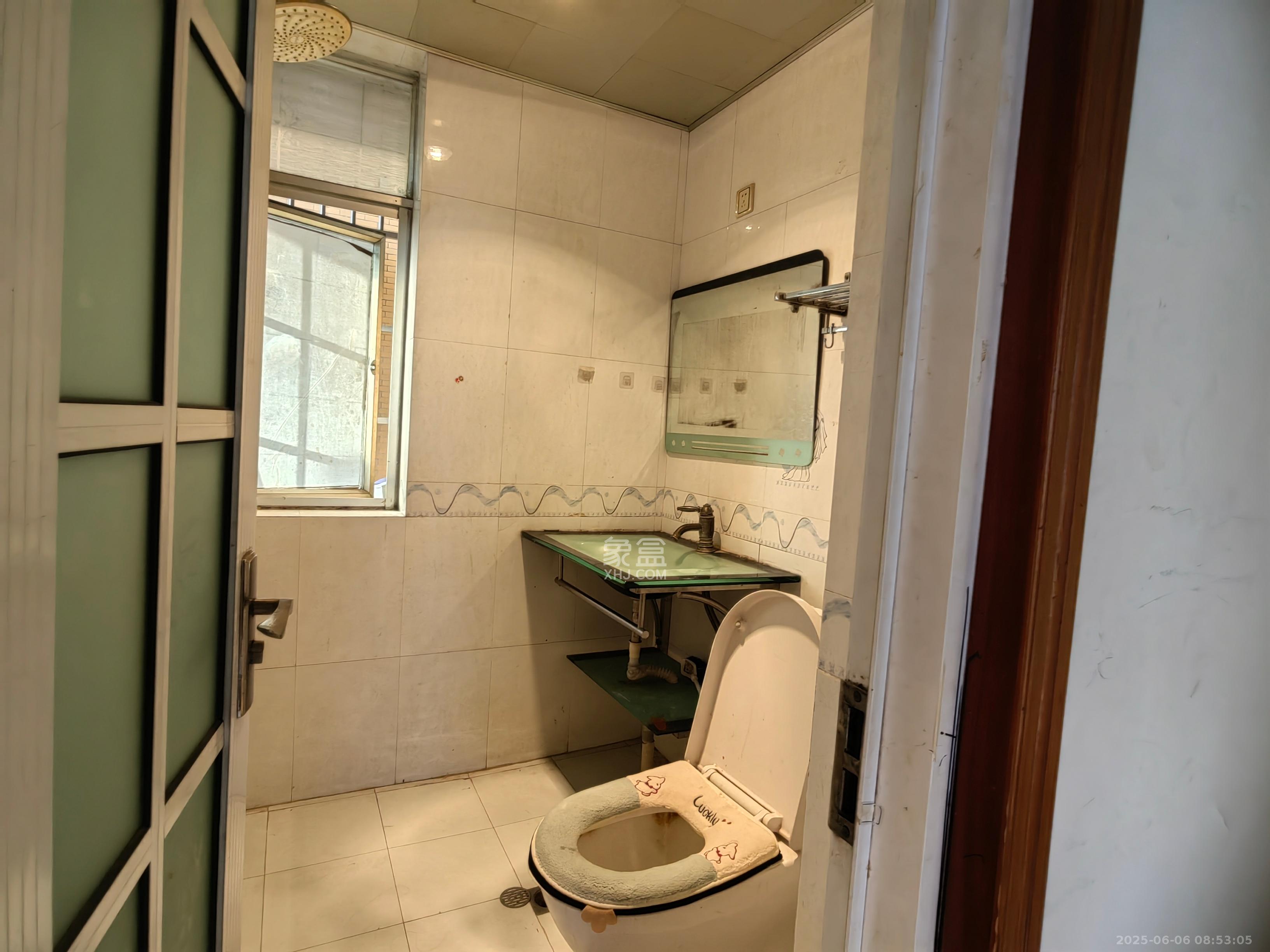 雄踞都市东家 3室2厅2卫 2200.0元/月 雄踞都市东家 3室2厅2卫 2200.0元/月室内图