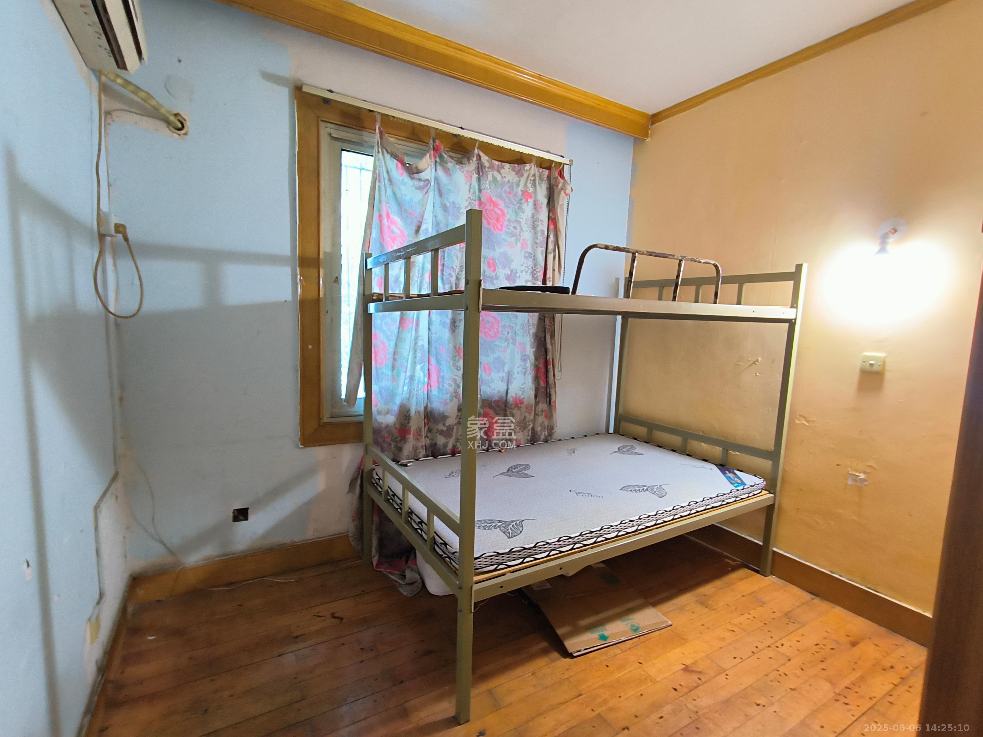 桐荫里社区 4室1厅2卫 2300.0元/月 桐荫里社区 4室1厅2卫 2300.0元/月室内图