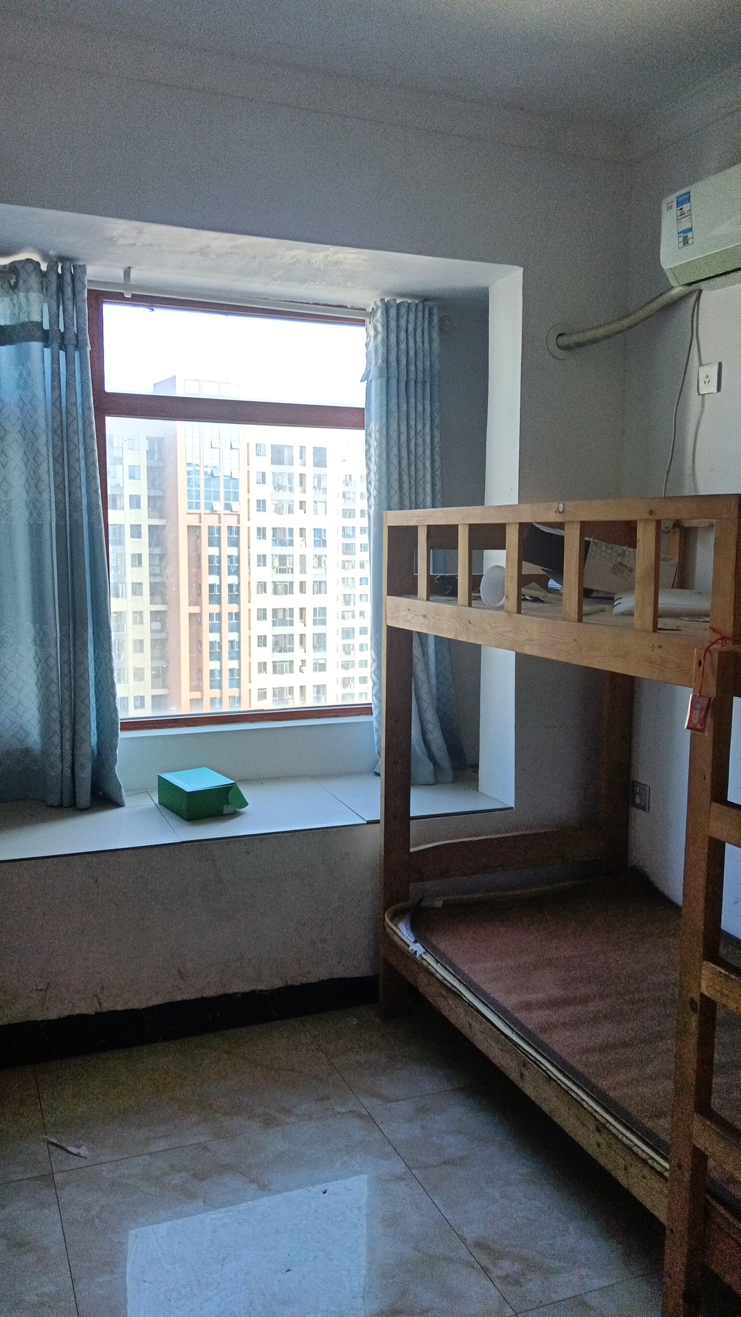 百弘学府城  3室2厅2卫    1800.0元/月室内图