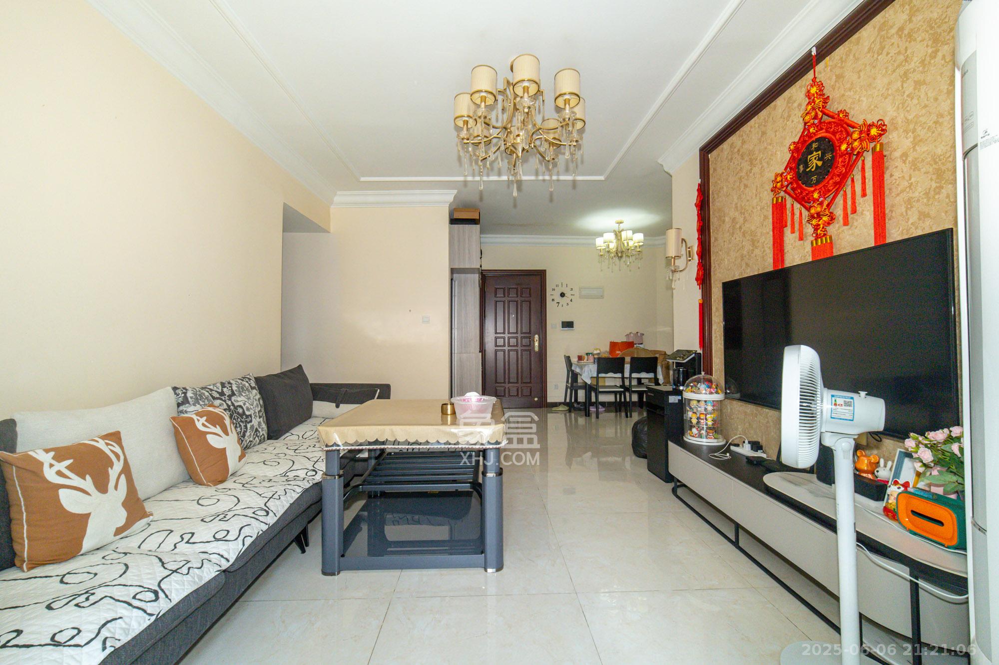 恒大翡翠华庭 2室2厅1卫 60.0万 恒大翡翠华庭 2室2厅1卫 60.0万客厅