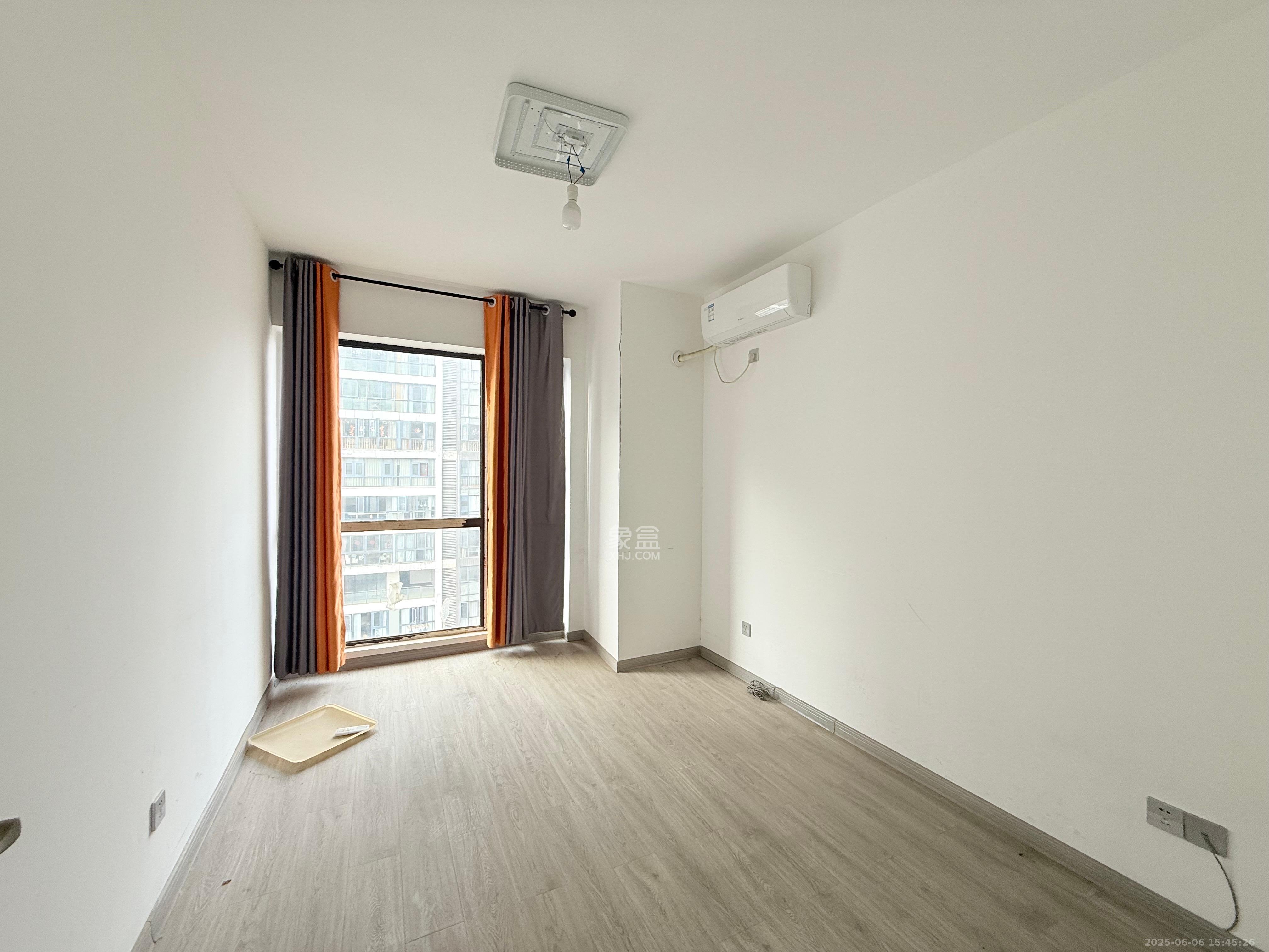 融科东南海  4室2厅2卫    3600.0元/月 融科东南海  4室2厅2卫    3600.0元/月室内图