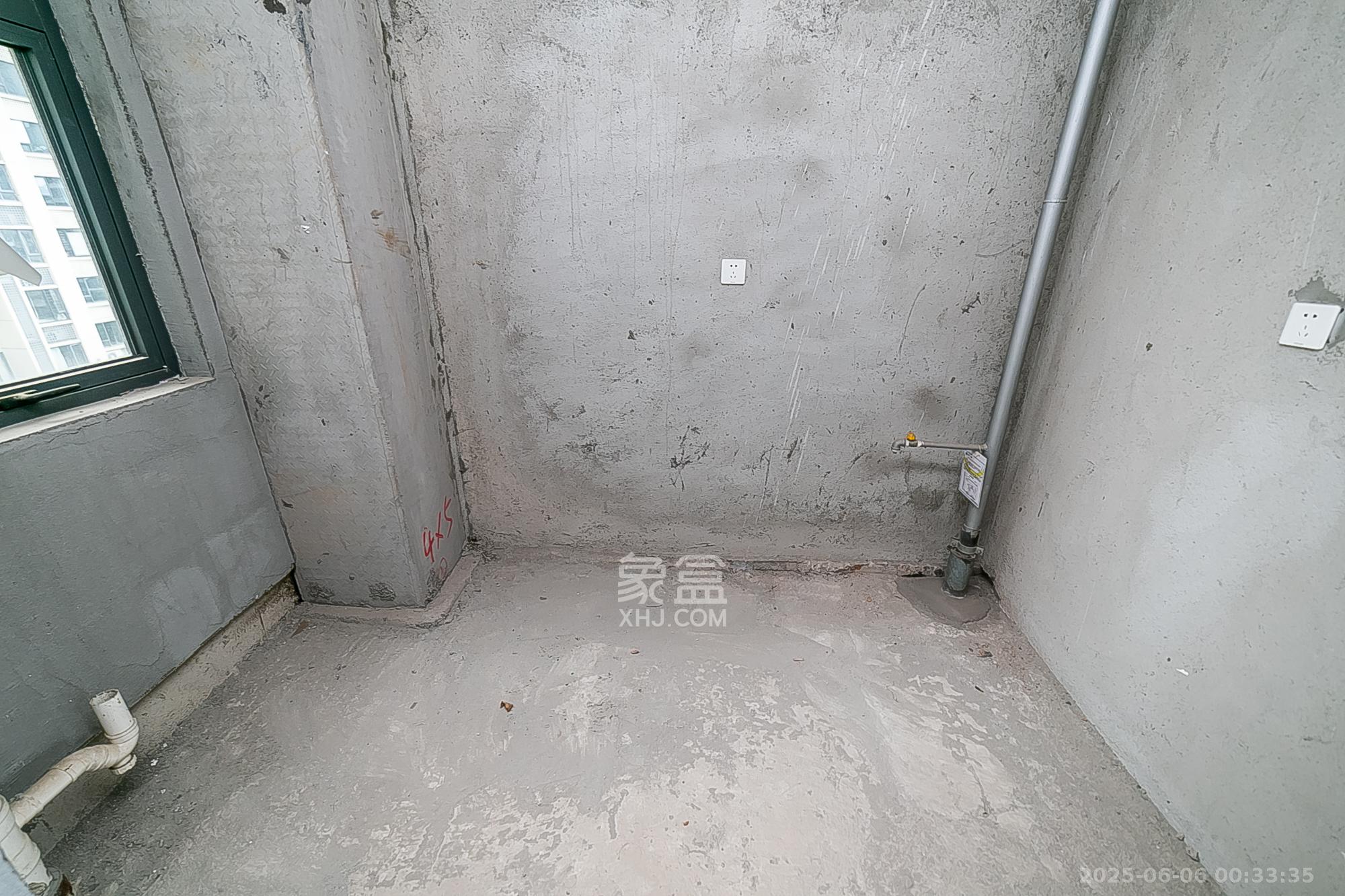 天鸿天府(天鸿中央大院) 4室2厅3卫 175.0万 天鸿天府(天鸿中央大院) 4室2厅3卫 175.0万厨房