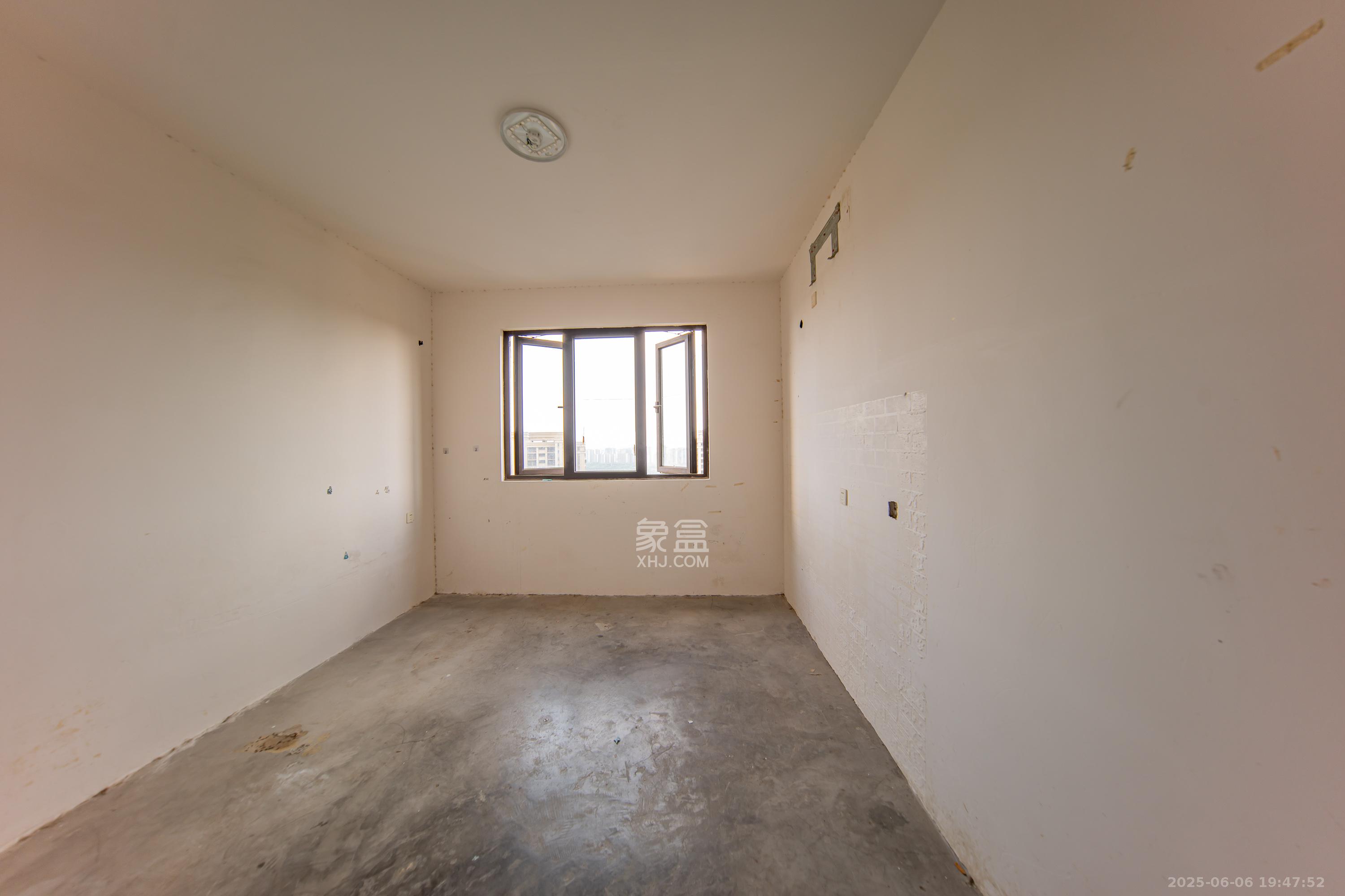 融创融公馆(融创臻苑)  4室2厅2卫    62.0万 融创融公馆(融创臻苑)  4室2厅2卫    62.0万卧室