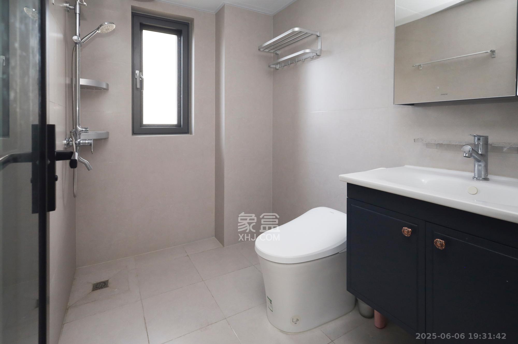 福晟钱隆国际(晟冉景苑) 4室2厅2卫 128.0万 福晟钱隆国际(晟冉景苑) 4室2厅2卫 128.0万卫生间