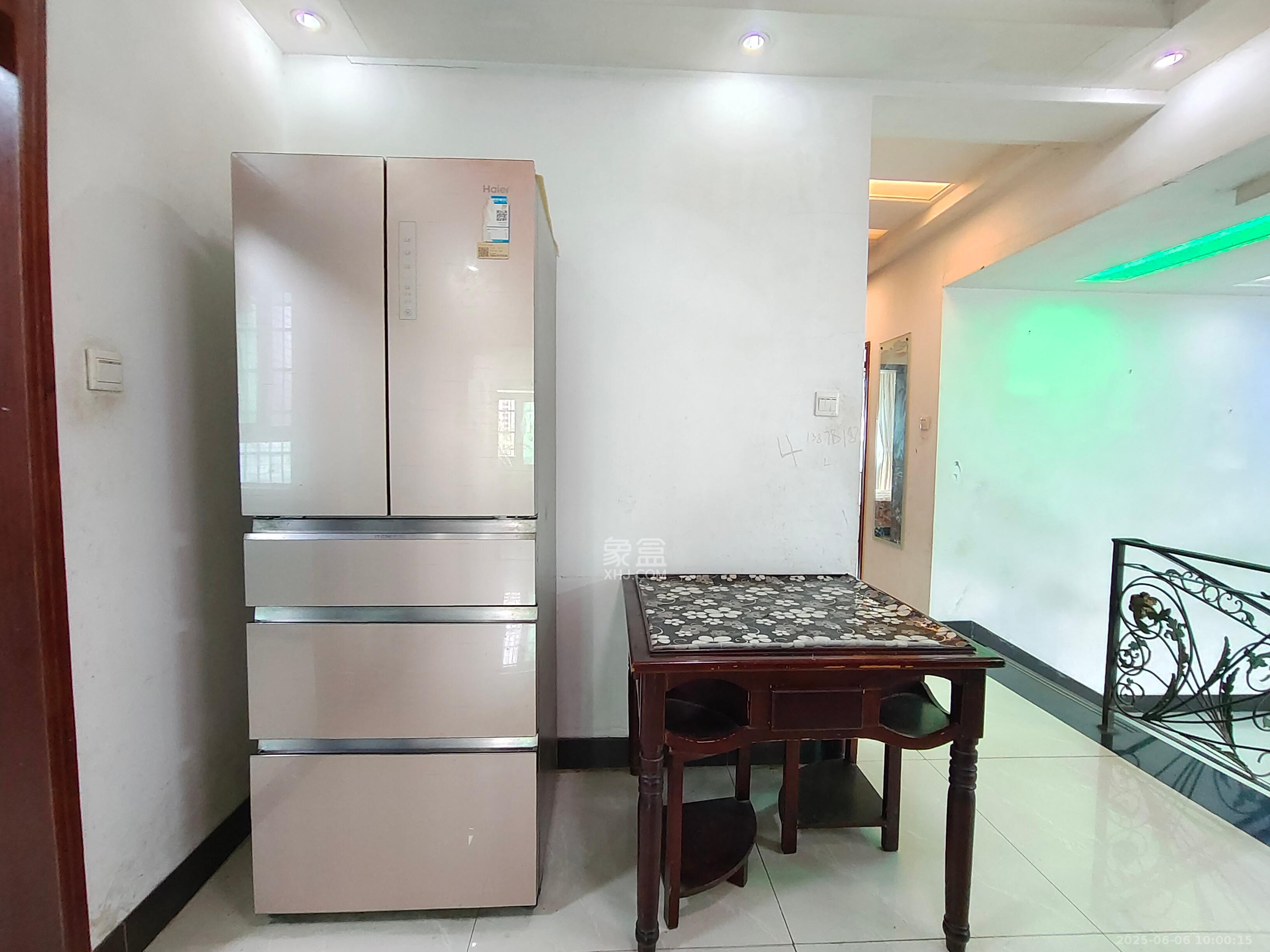 欣胜园 4室2厅1卫 2500.0元/月 欣胜园 4室2厅1卫 2500.0元/月室内图