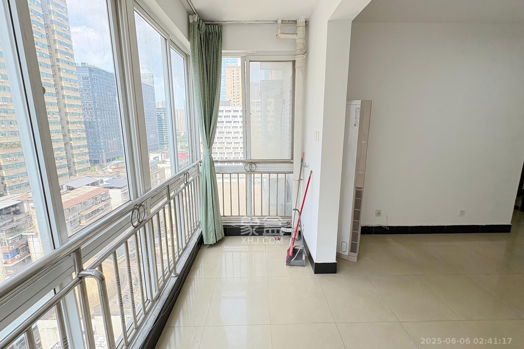 五一华府 4室2厅2卫 168.0万 五一华府 4室2厅2卫 168.0万阳台