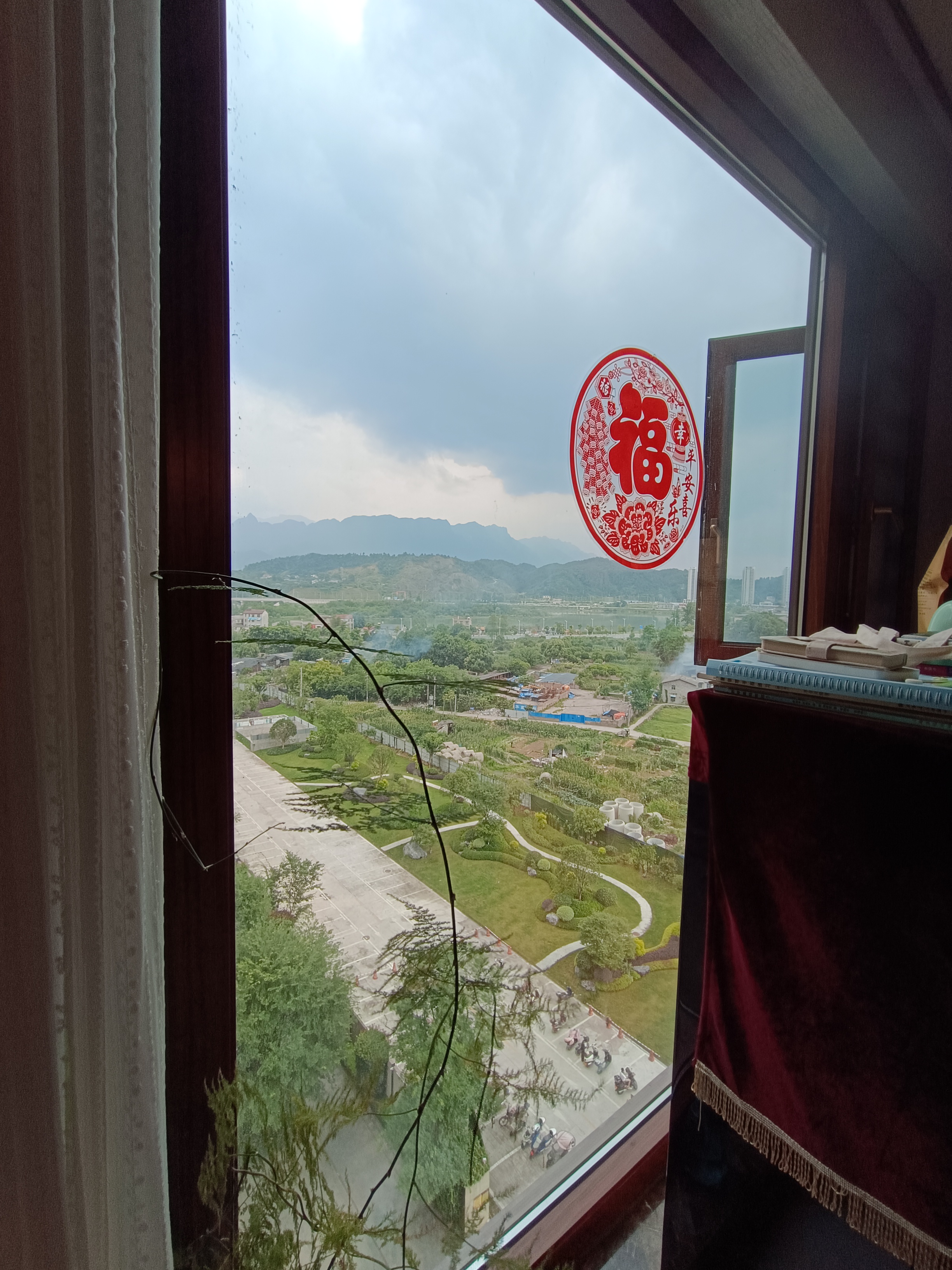 山水印象澜庭  4室2厅2卫   118.00万客厅