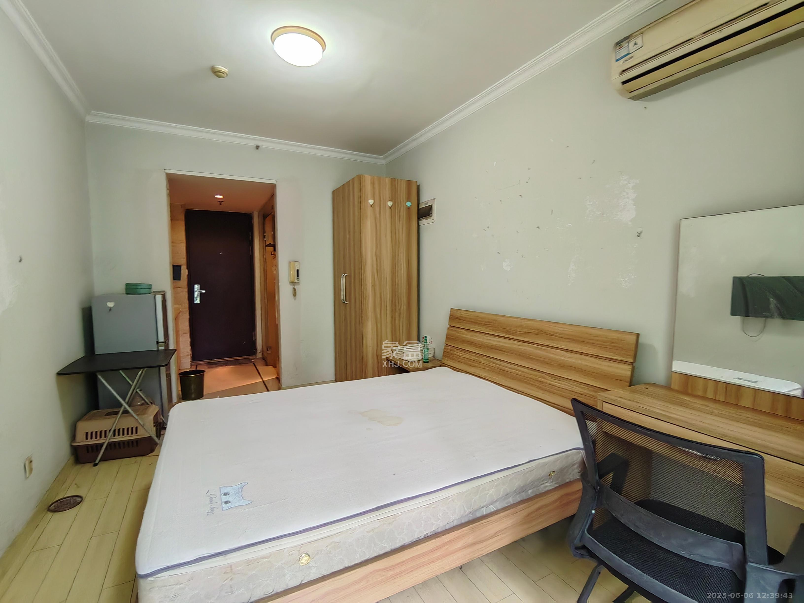 万科金域华府一期  1室0厅1卫    1000.0元/月 万科金域华府一期  1室0厅1卫    1000.0元/月