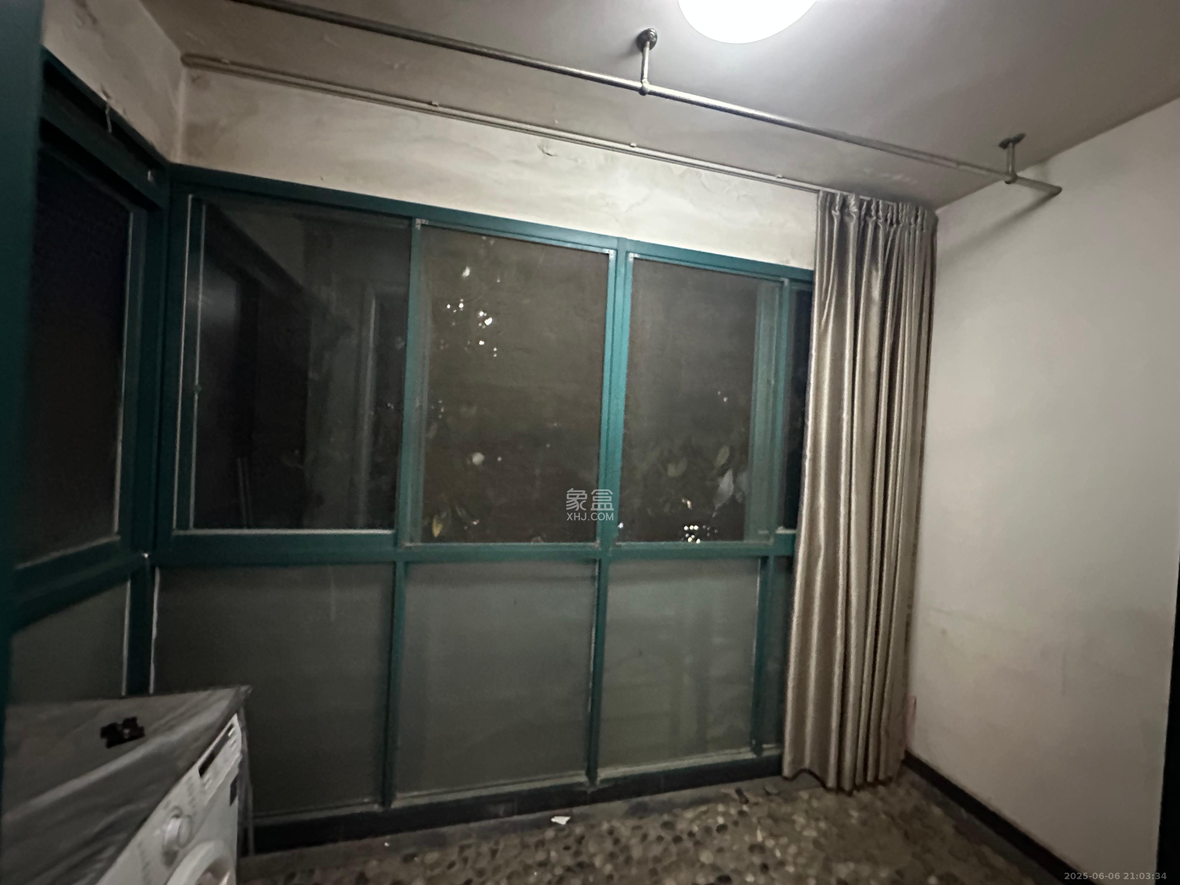 东方新城  2室2厅1卫   2500.00元/月室内图