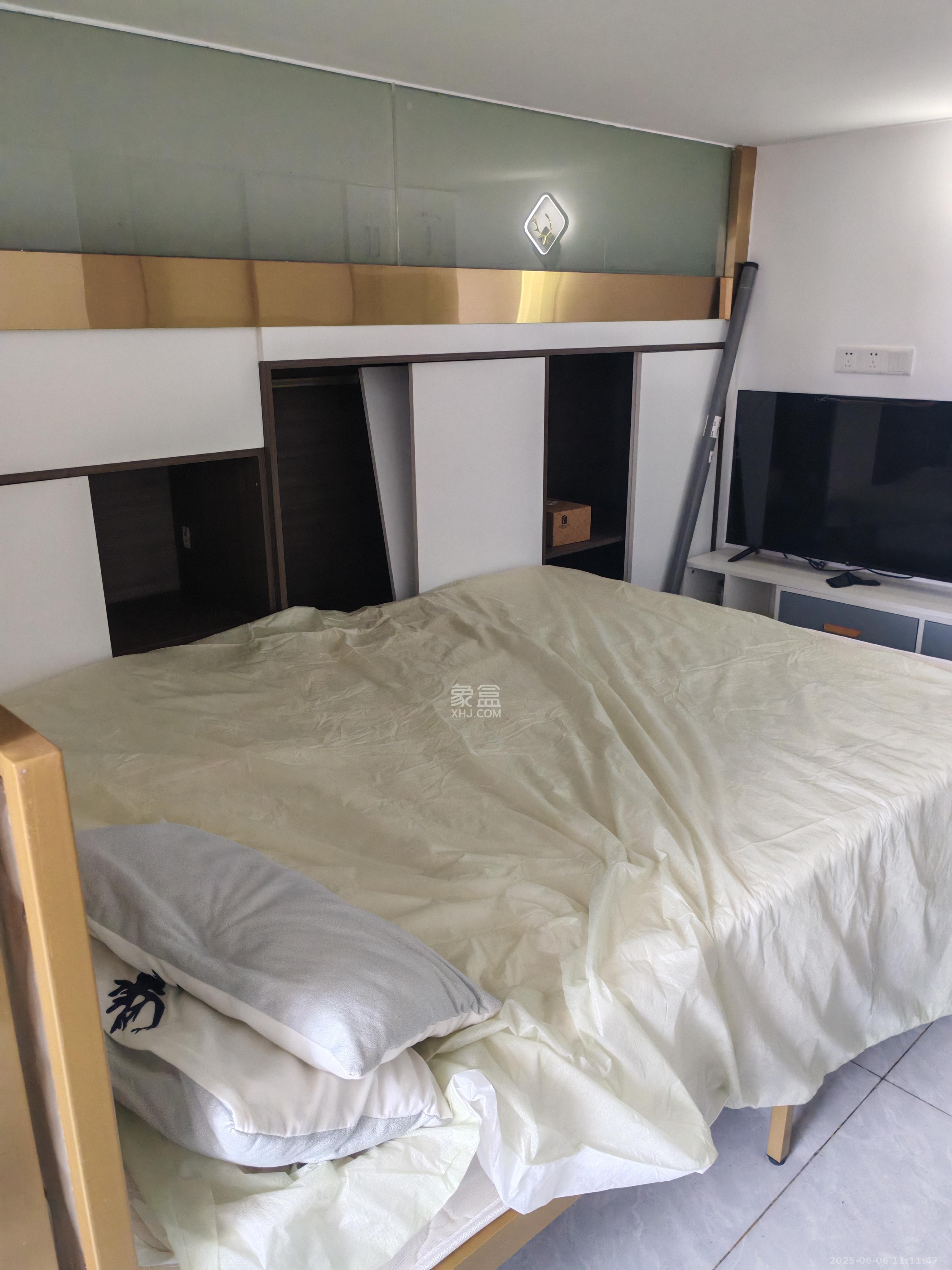 日盛湖湘花苑  1室1厅1卫   1400.00元/月室内图