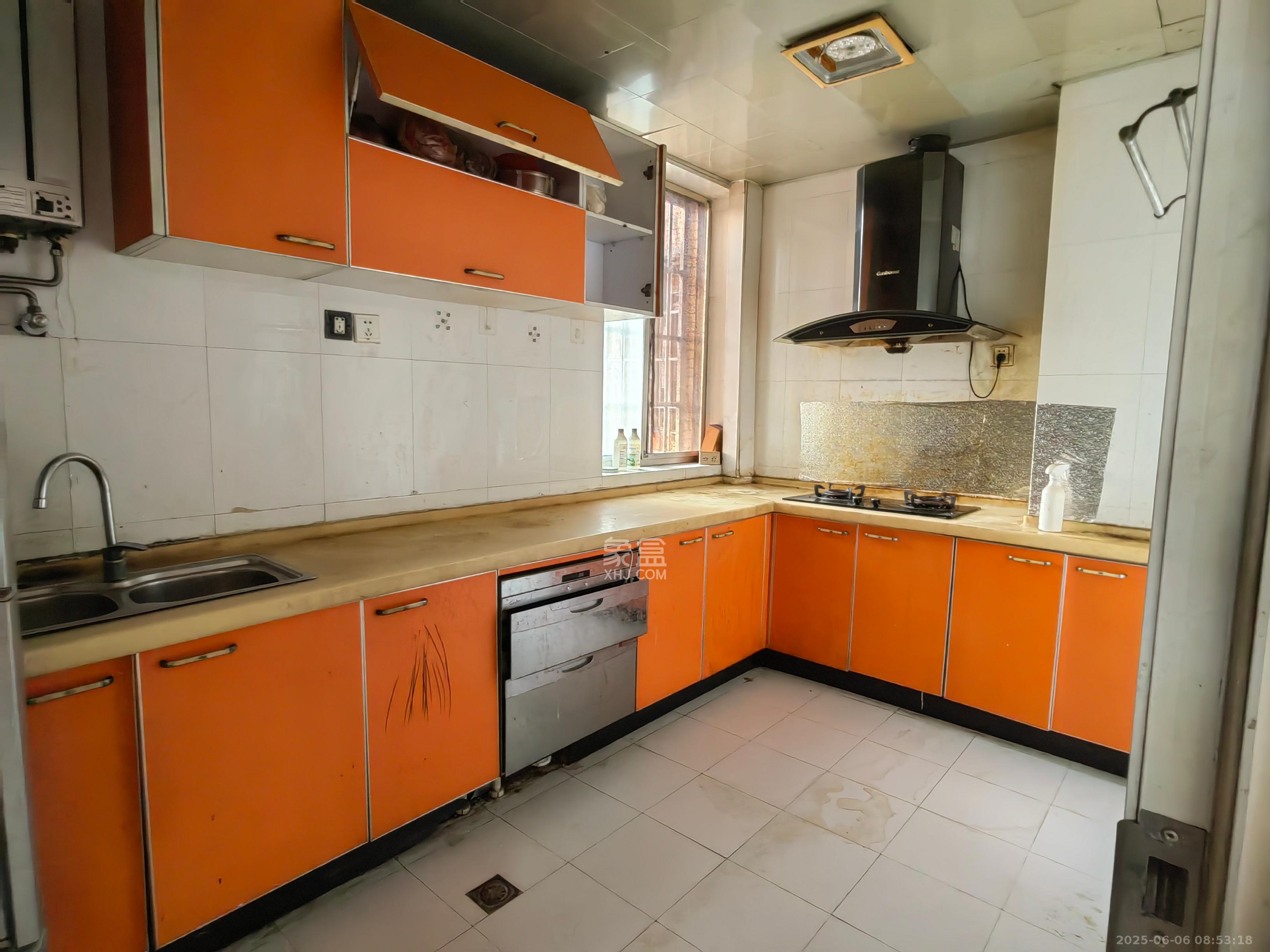 雄踞都市东家 3室2厅2卫 2200.0元/月 雄踞都市东家 3室2厅2卫 2200.0元/月室内图