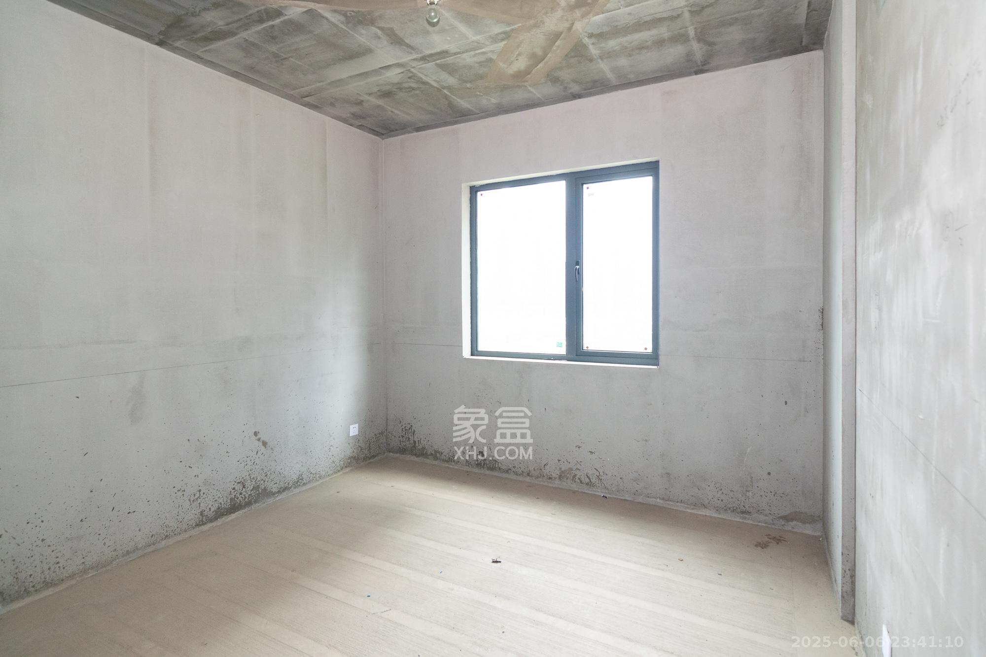 澳海澜庭 3室2厅2卫 85.0万 澳海澜庭 3室2厅2卫 85.0万卧室