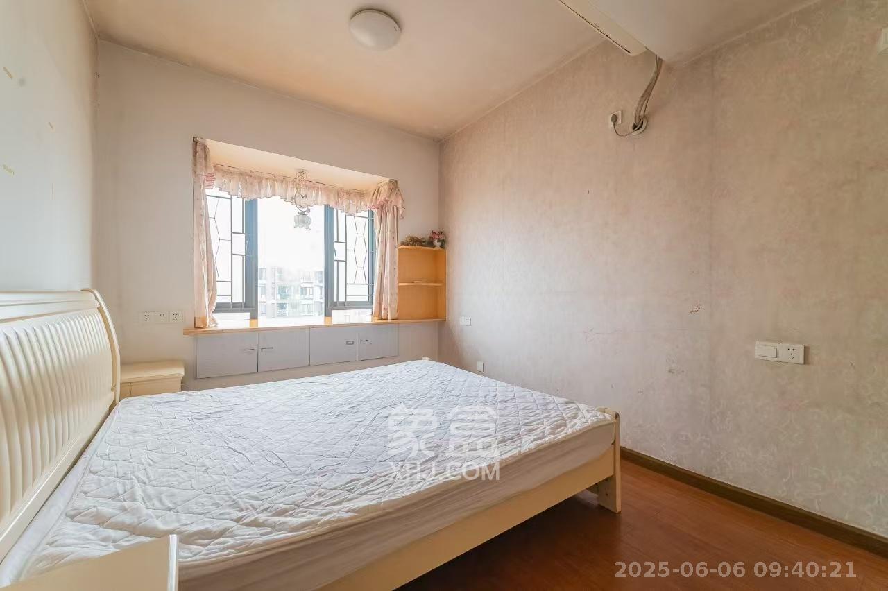 蓝山郡  3室2厅1卫    2000.0元/月室内图