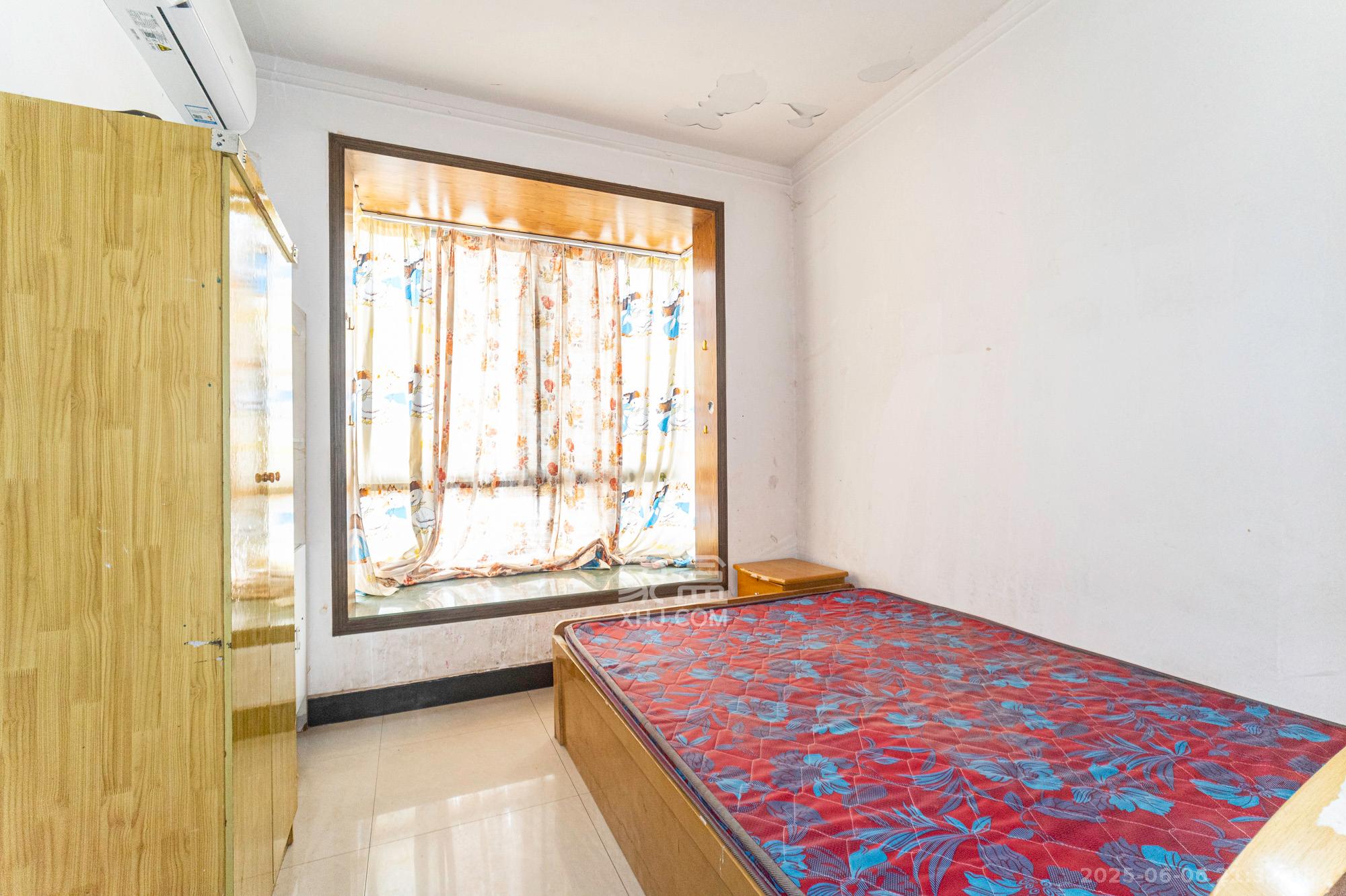 阳光丽景  3室2厅1卫    69.8万 阳光丽景  3室2厅1卫    69.8万卧室