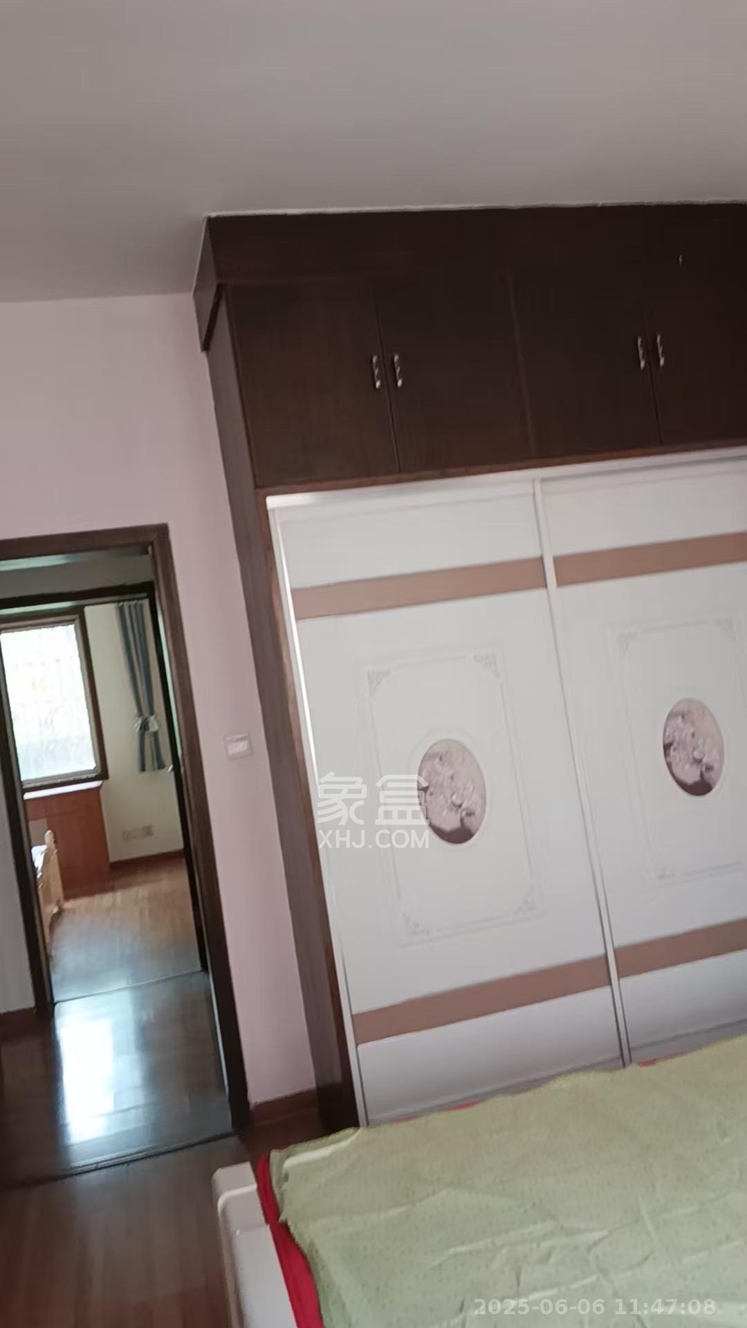 亚华花园  3室2厅2卫   1600.00元/月室内图