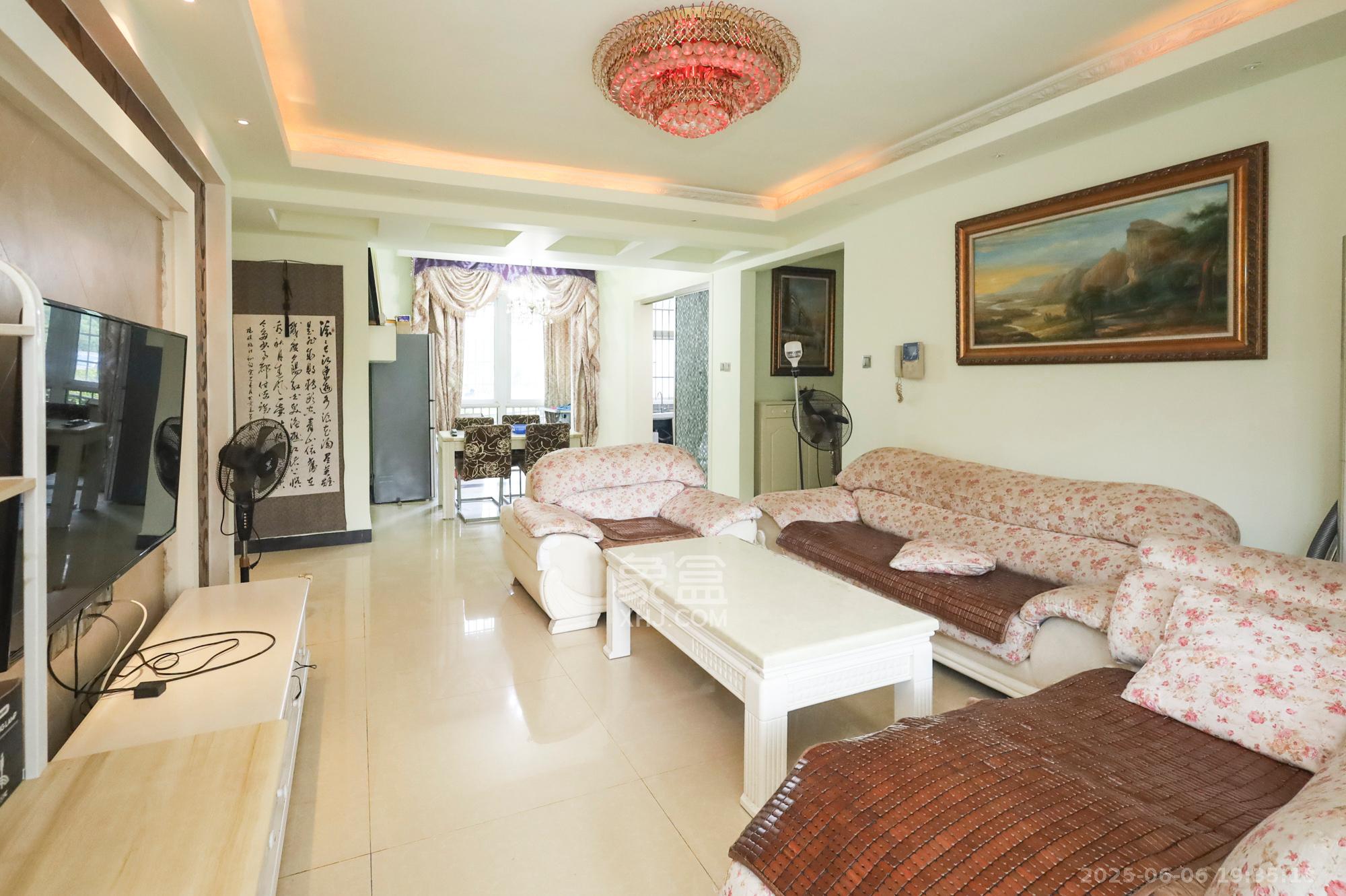 山语城一期  1室2厅1卫    54.8万客厅