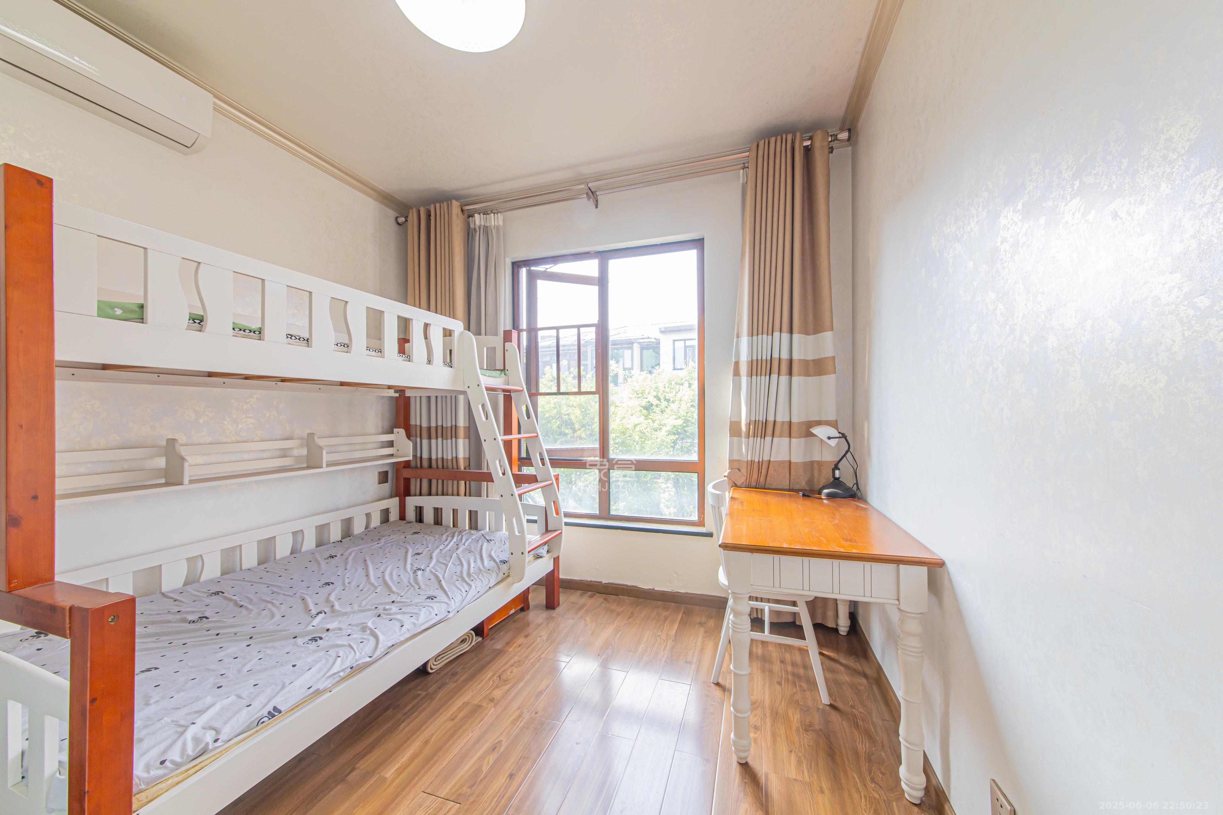 北辰中央公园A区 3室2厅2卫 165.0万 北辰中央公园A区 3室2厅2卫 165.0万卧室