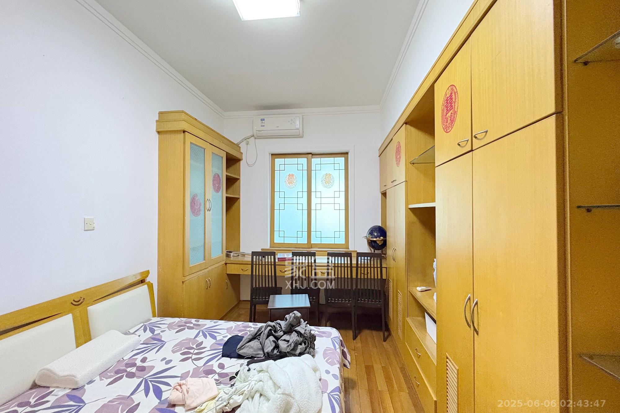 安全厅宿舍阳光小区(湘湖渔场阳光小区) 4室2厅2卫 125.0万 安全厅宿舍阳光小区(湘湖渔场阳光小区) 4室2厅2卫 125.0万卧室